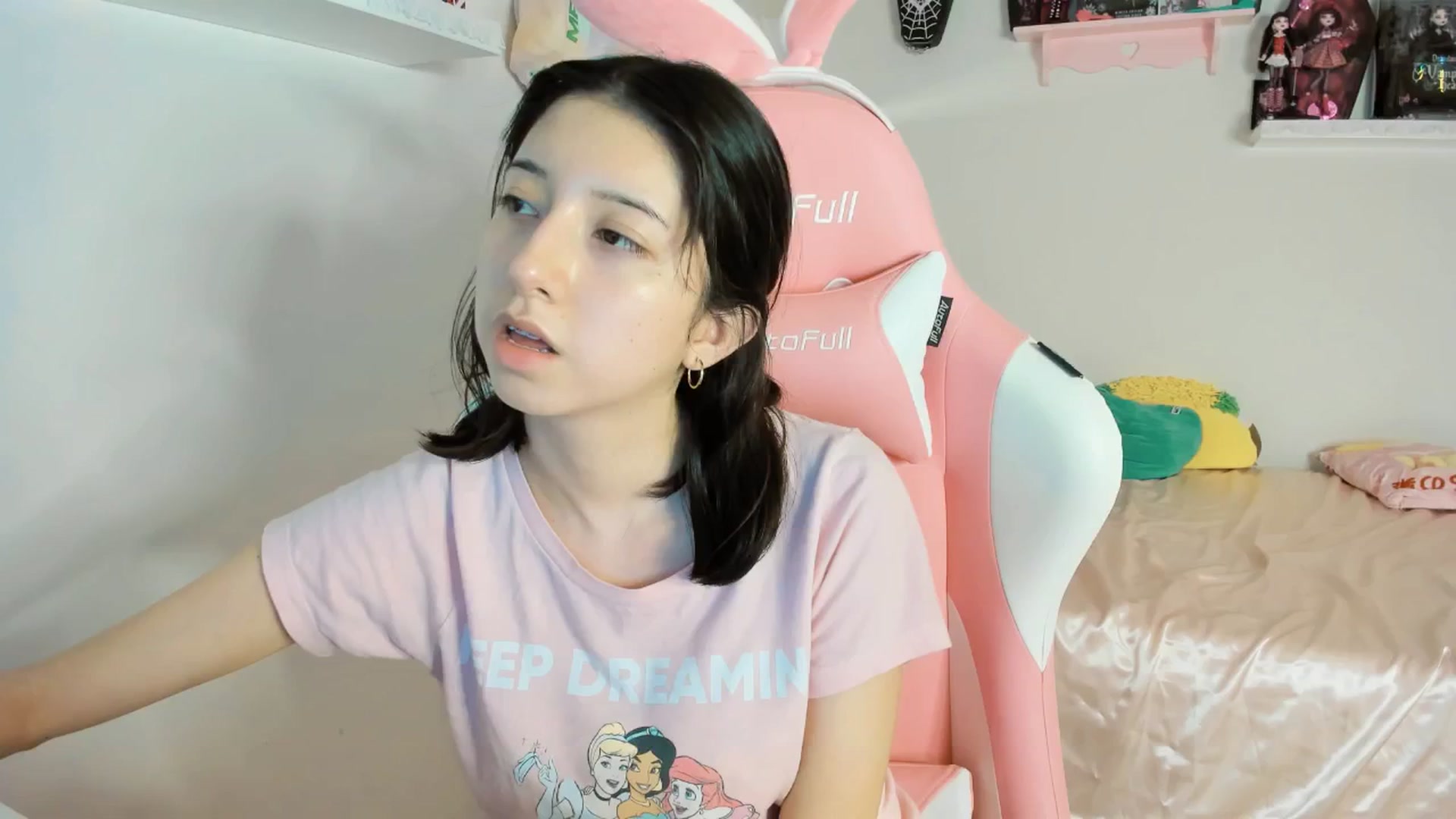 Gallery image thumbnail from Cherrycute666's myfreecams stream on, 02/01/2025, 10:16 image 6 of 20