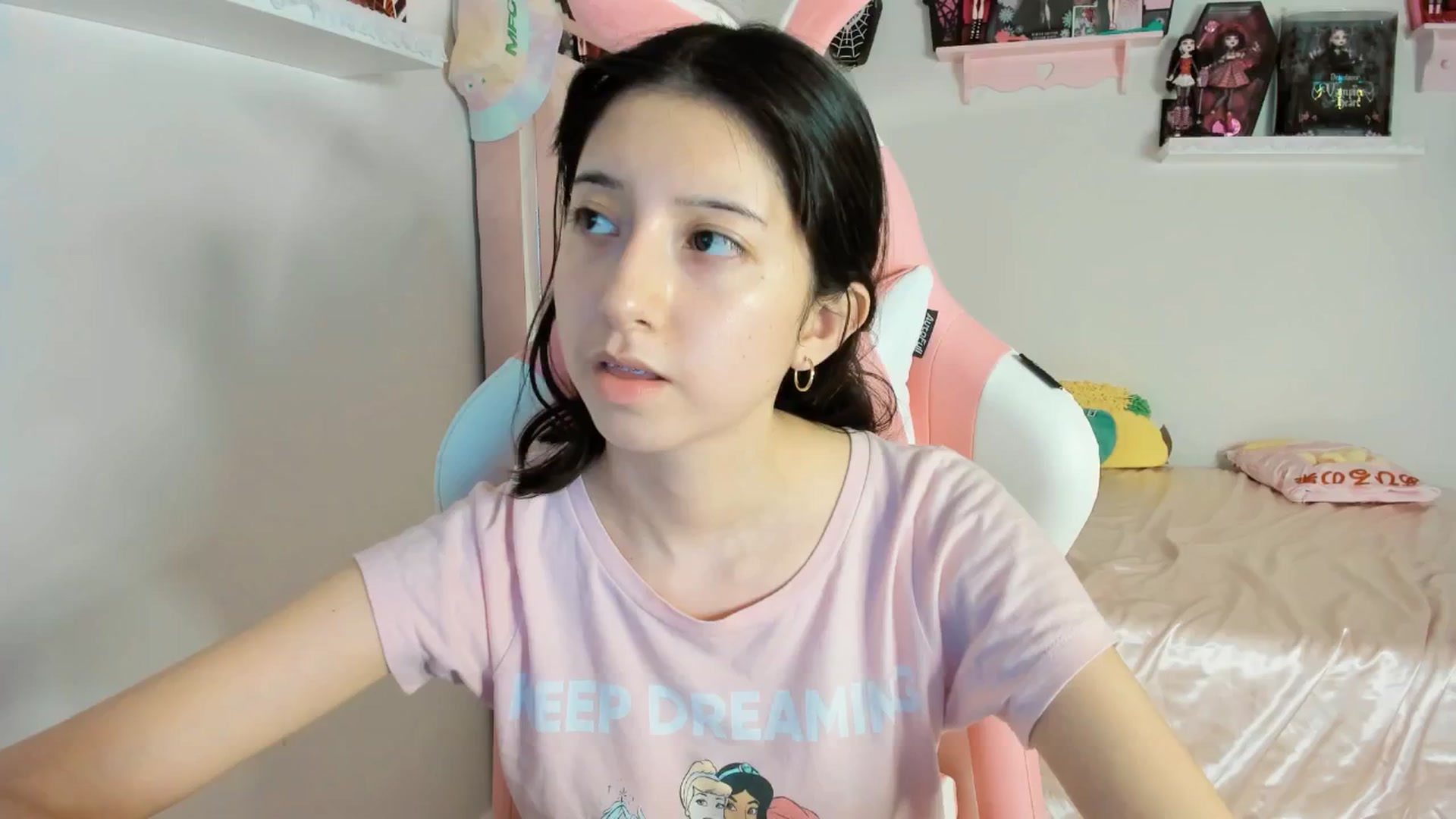Gallery image thumbnail from Cherrycute666's myfreecams stream on, 02/01/2025, 10:16 image 9 of 20