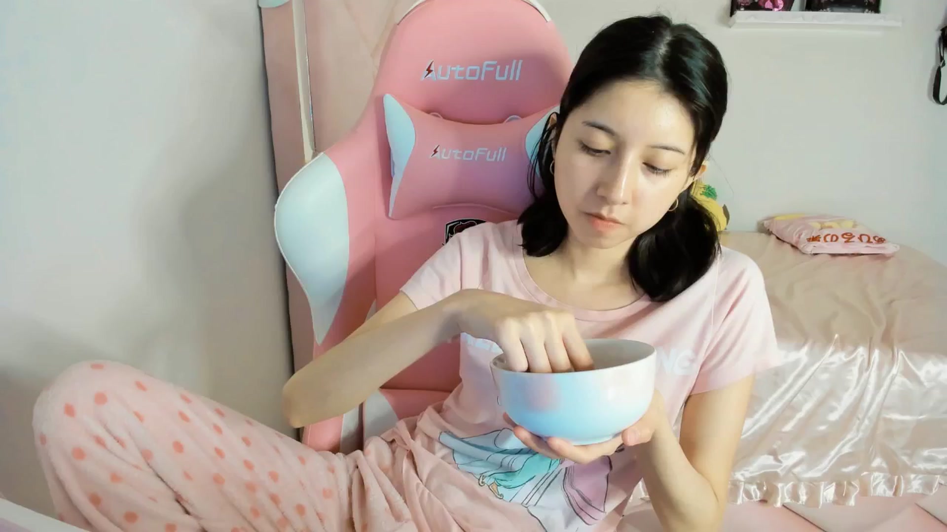 Gallery image thumbnail from Cherrycute666's myfreecams stream on, 02/01/2025, 10:16 image 12 of 20