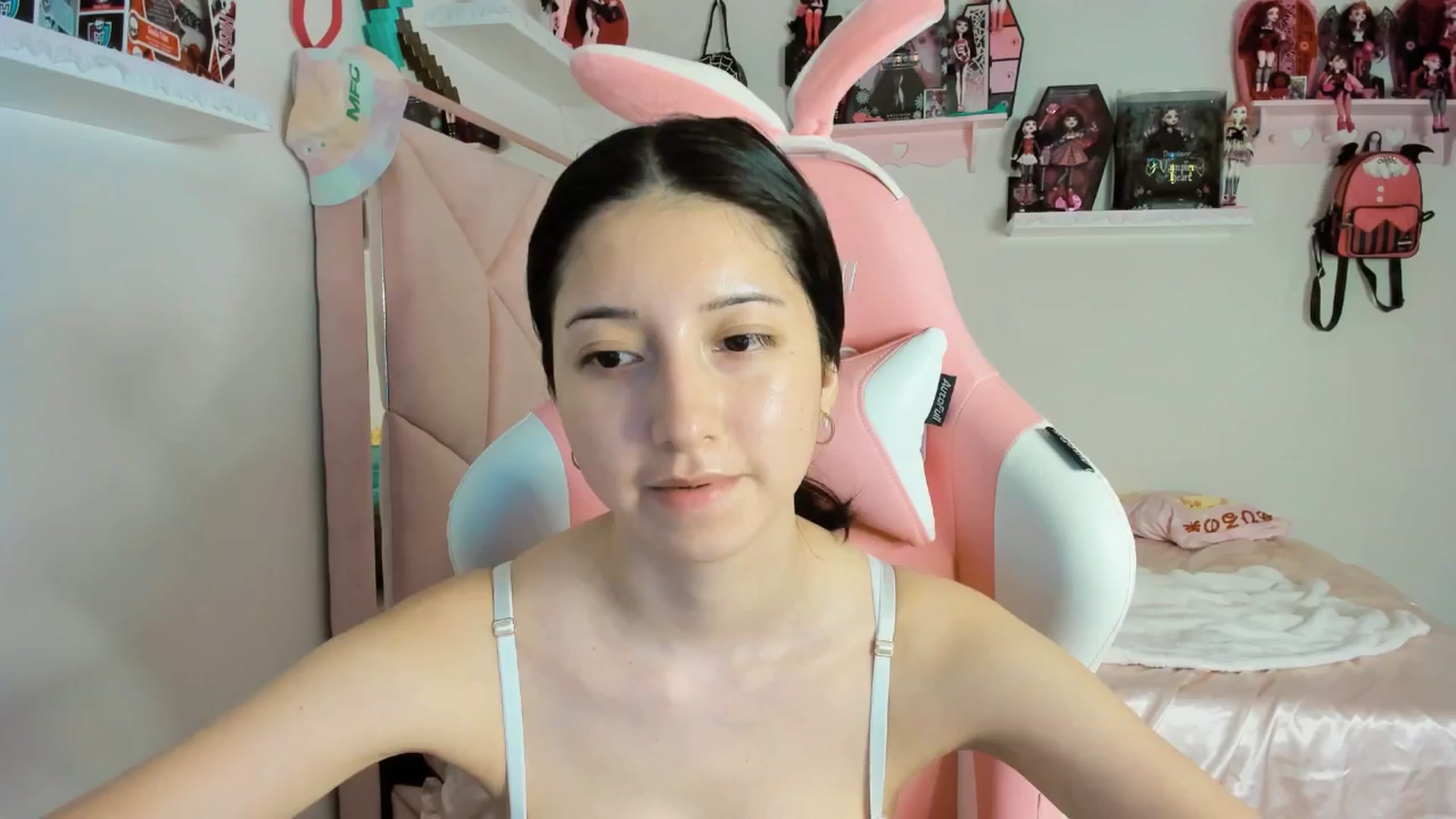 Gallery image thumbnail from Cherrycute666's myfreecams stream on, 02/01/2025, 10:28 image 16 of 20