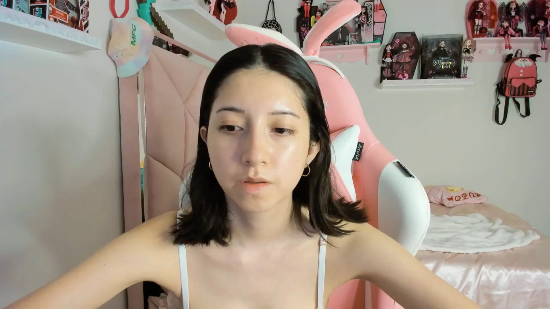 Gallery image thumbnail from Cherrycute666's myfreecams stream on, 02/01/2025, 10:28 image 2 of 20