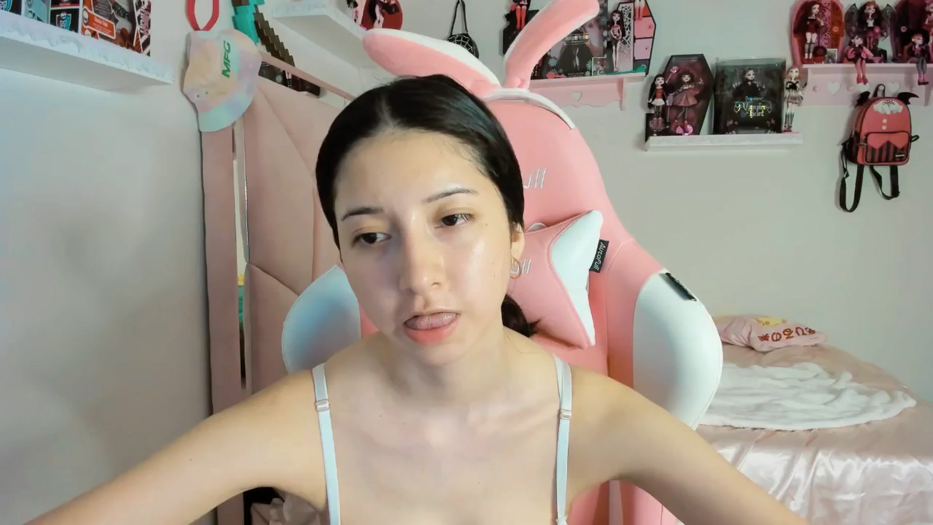 Gallery image thumbnail from Cherrycute666's myfreecams stream on, 02/01/2025, 10:28 image 12 of 20
