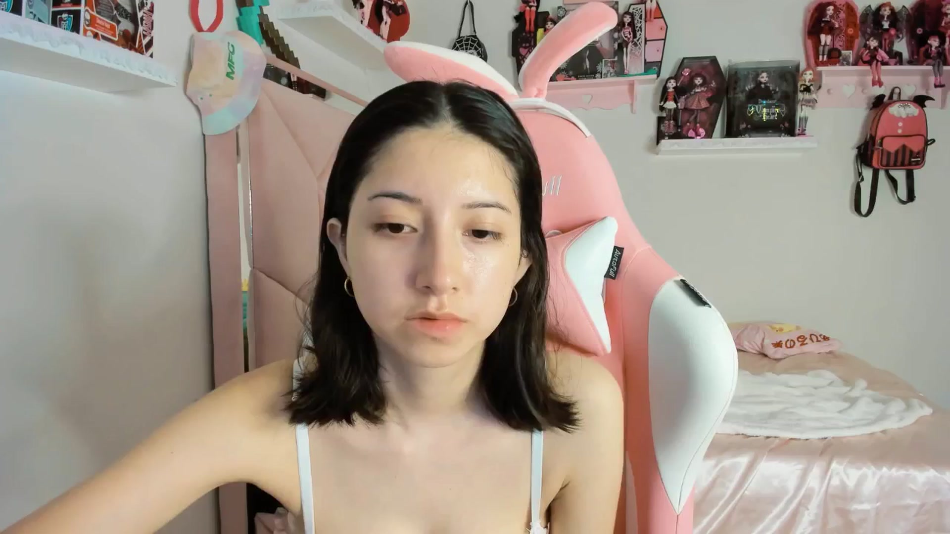 Gallery image thumbnail from Cherrycute666's myfreecams stream on, 02/01/2025, 10:28 image 6 of 20