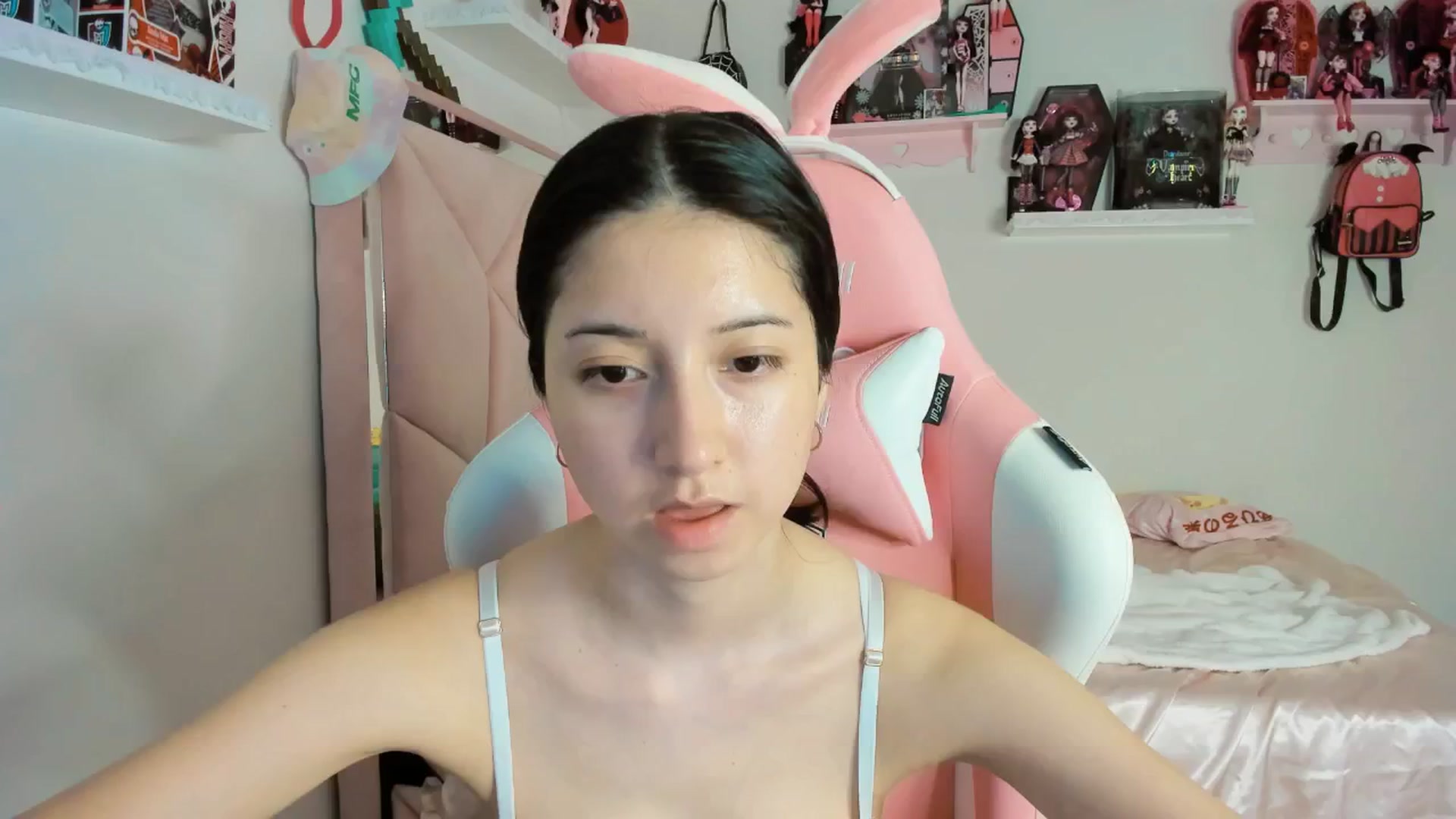 Gallery image thumbnail from Cherrycute666's myfreecams stream on, 02/01/2025, 10:28 image 13 of 20