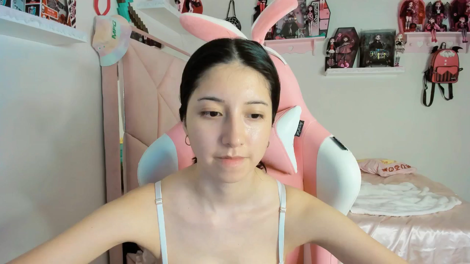 Gallery image thumbnail from Cherrycute666's myfreecams stream on, 02/01/2025, 10:28 image 15 of 20