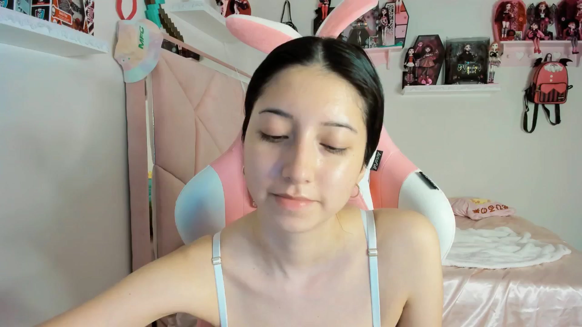 Gallery image thumbnail from Cherrycute666's myfreecams stream on, 02/01/2025, 10:28 image 18 of 20