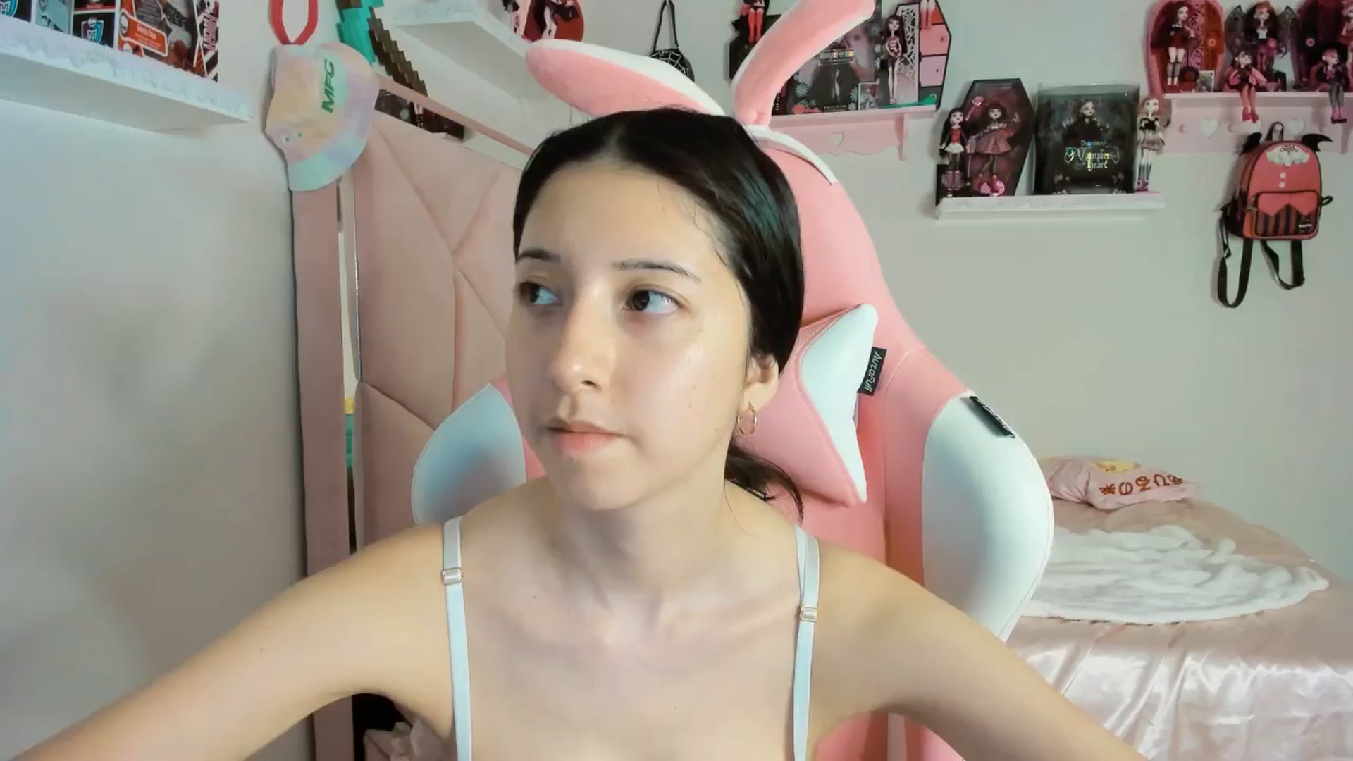 Gallery image thumbnail from Cherrycute666's myfreecams stream on, 02/01/2025, 10:28 image 14 of 20