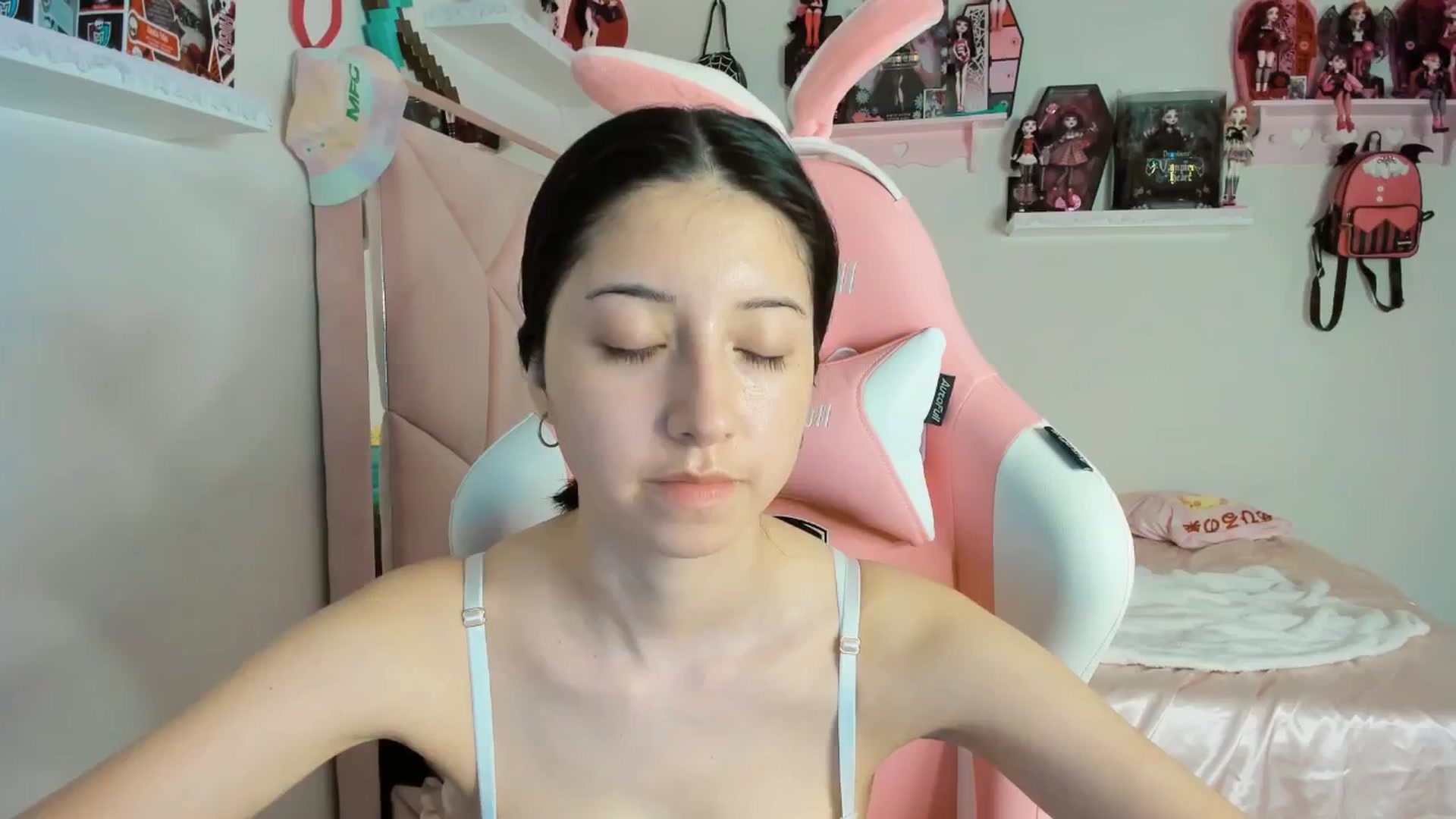 Gallery image thumbnail from Cherrycute666's myfreecams stream on, 02/01/2025, 10:28 image 8 of 20