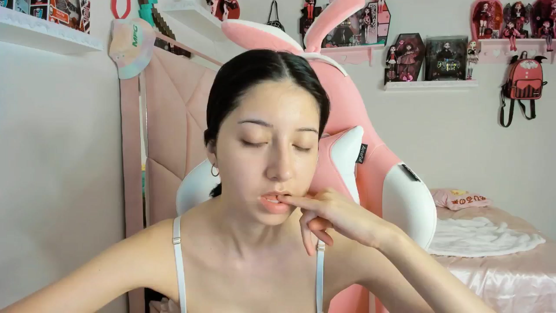 Gallery image thumbnail from Cherrycute666's myfreecams stream on, 02/01/2025, 10:28 image 10 of 20
