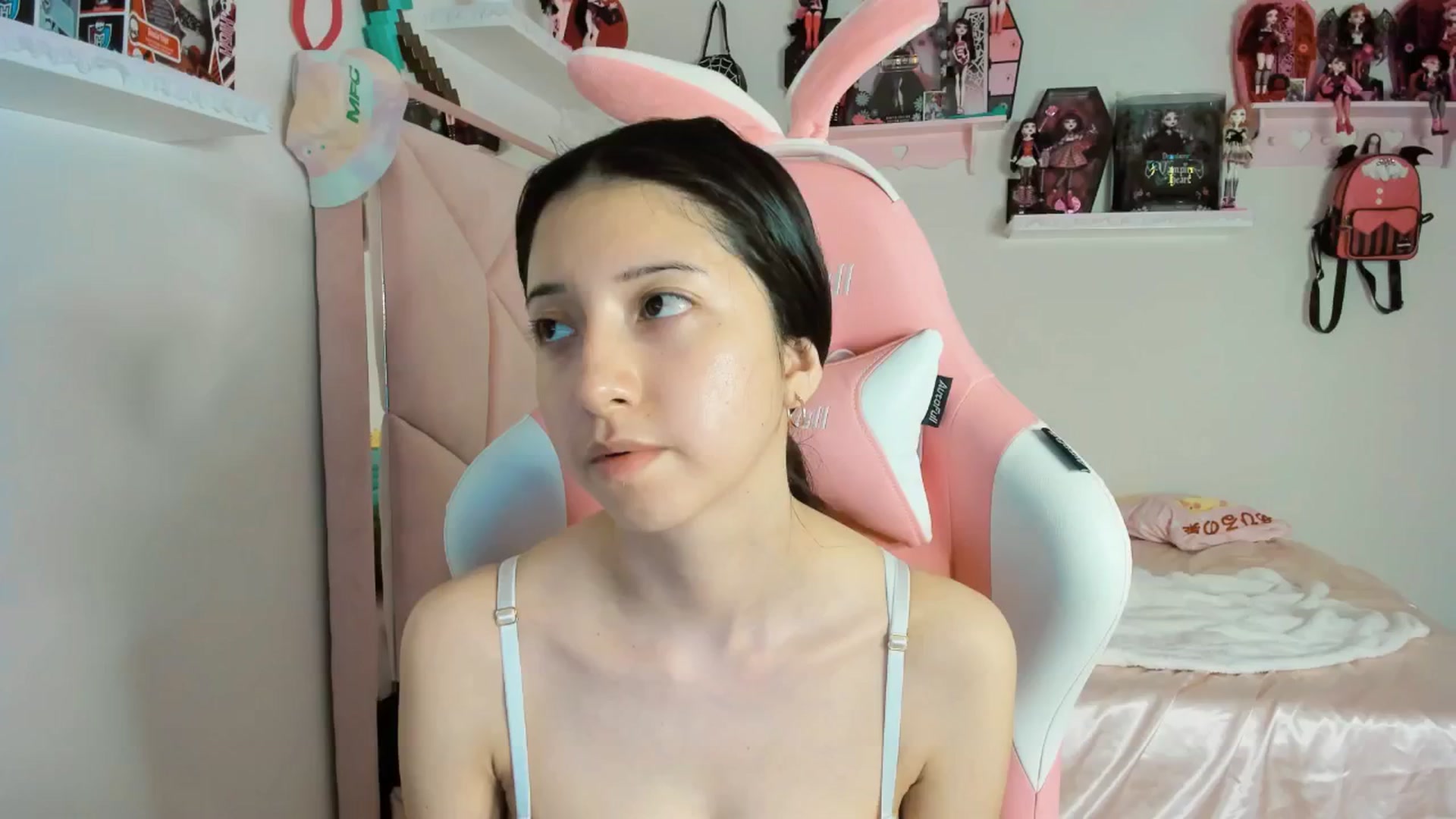 Gallery image thumbnail from Cherrycute666's myfreecams stream on, 02/01/2025, 10:28 image 9 of 20