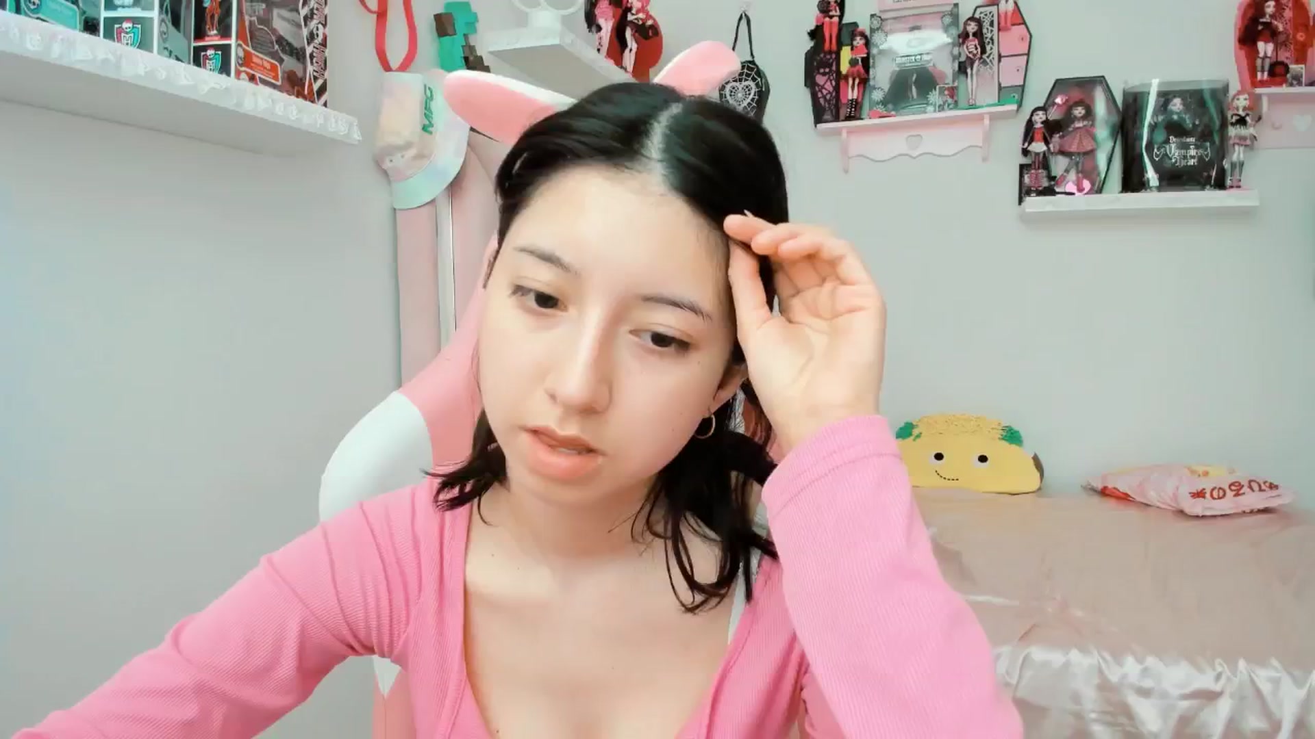 Gallery image thumbnail from Cherrycute666's myfreecams stream on, 02/01/2025, 23:44 image 3 of 20