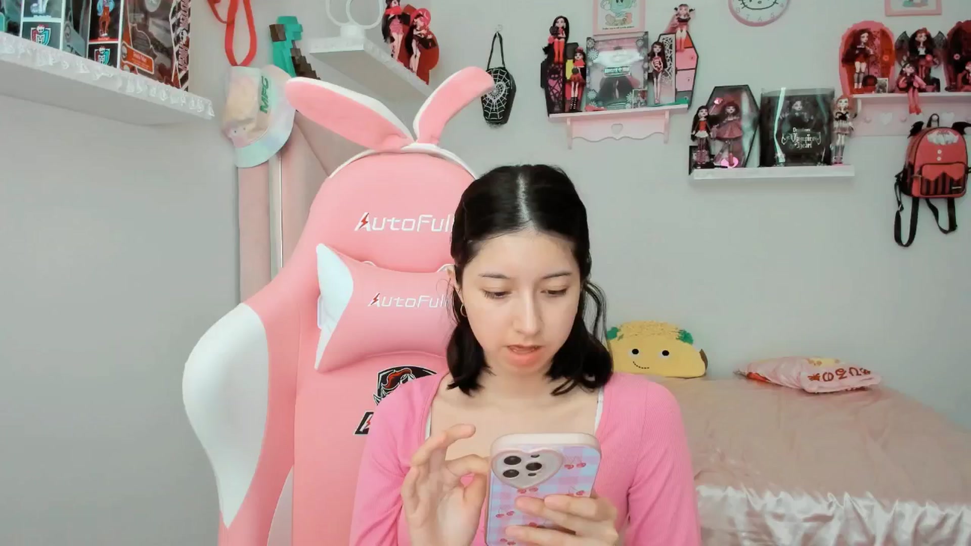 Gallery image thumbnail from Cherrycute666's myfreecams stream on, 02/01/2025, 23:44 image 19 of 20