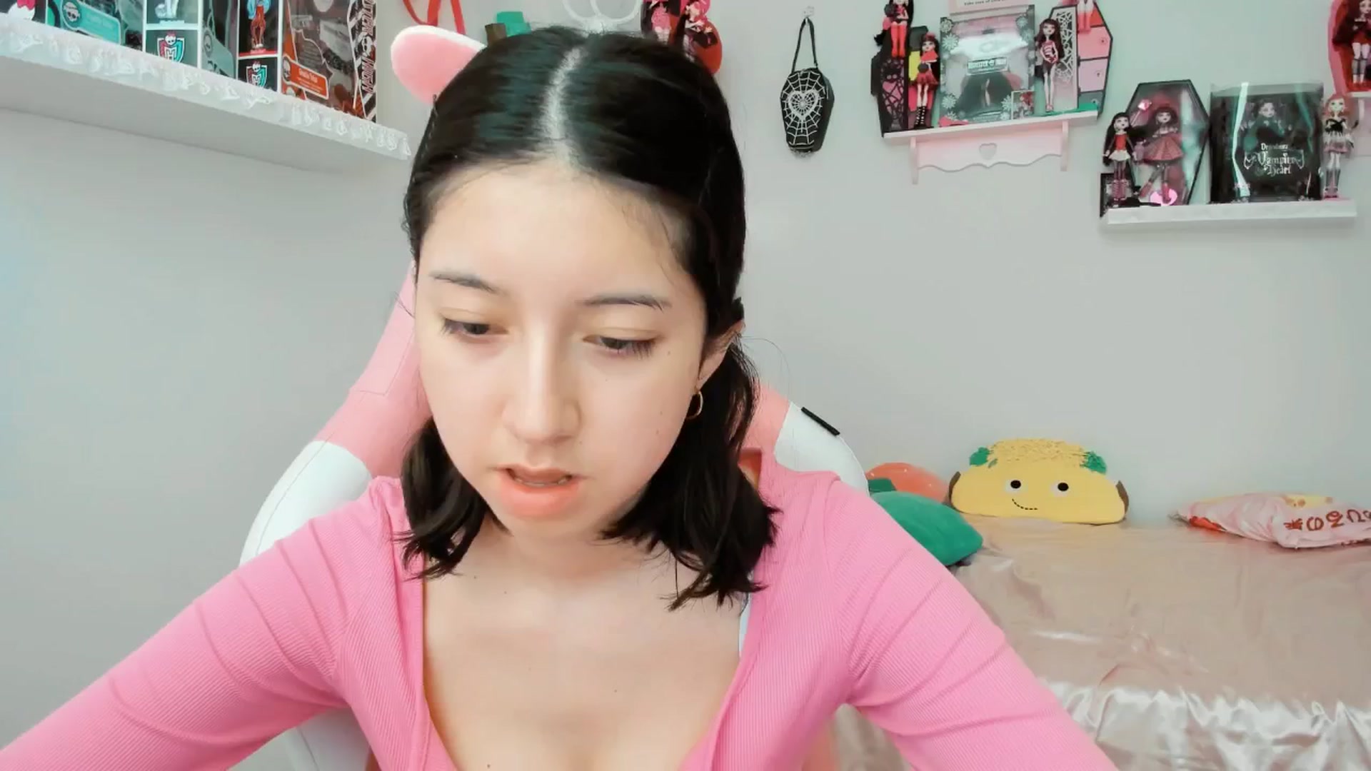 Gallery image thumbnail from Cherrycute666's myfreecams stream on, 02/01/2025, 23:44 image 12 of 20