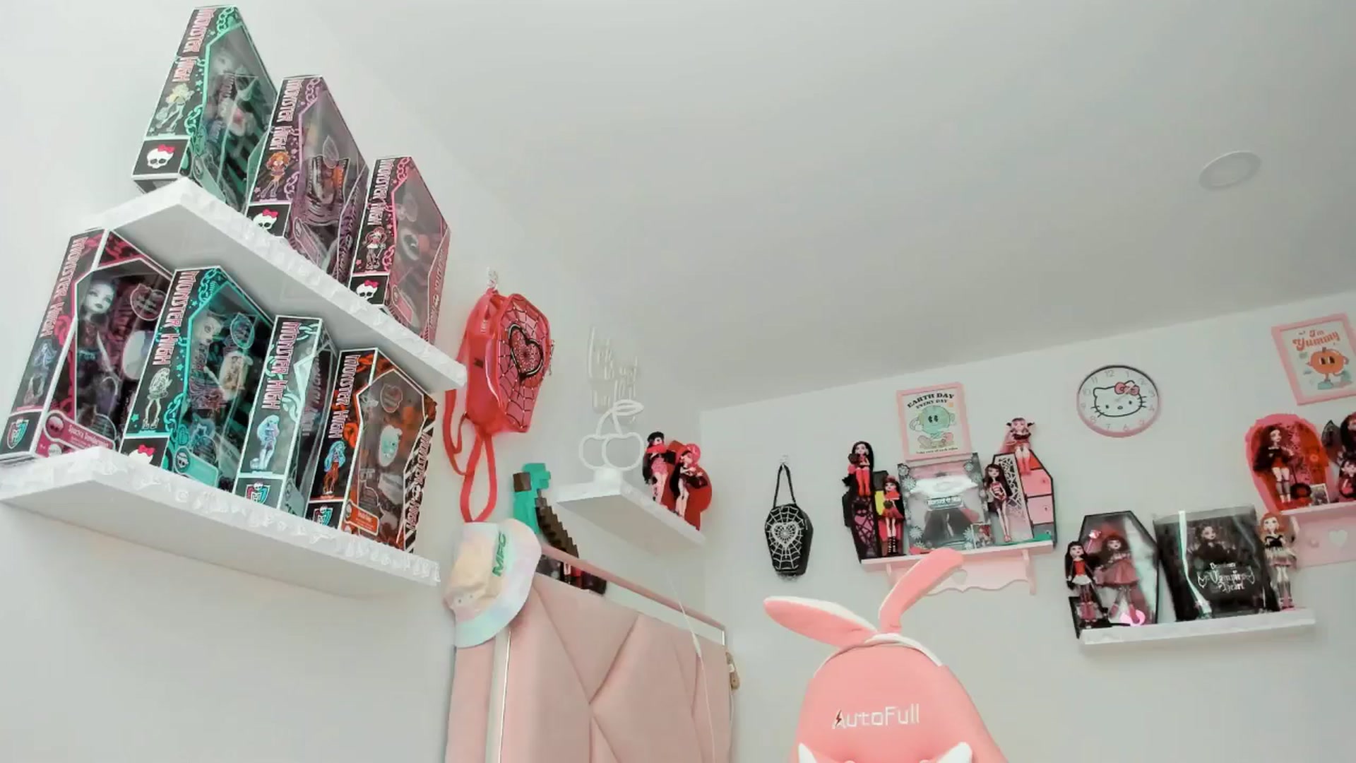 Gallery image thumbnail from Cherrycute666's myfreecams stream on, 02/01/2025, 23:44 image 16 of 20