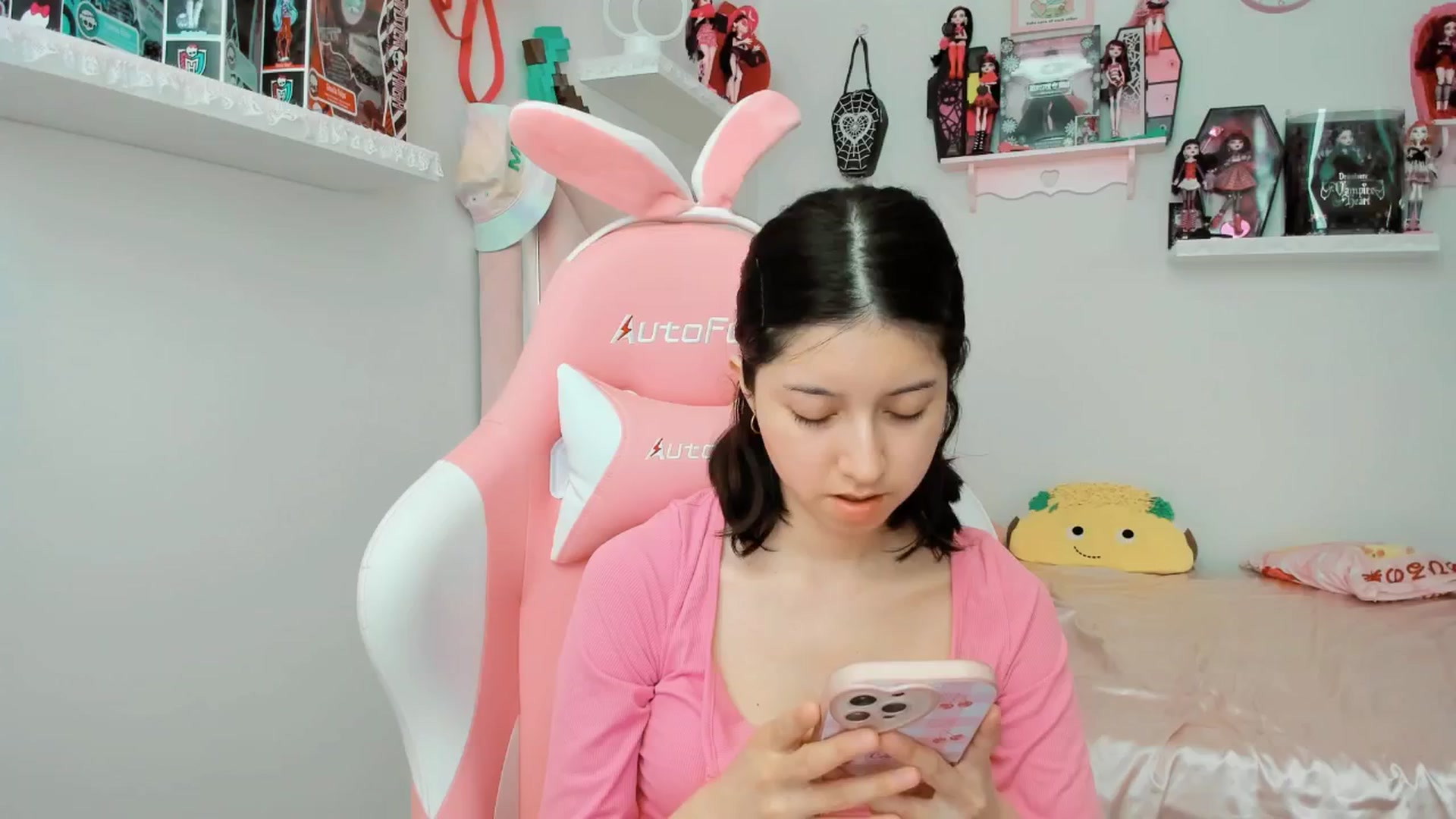 Gallery image thumbnail from Cherrycute666's myfreecams stream on, 02/01/2025, 23:44 image 8 of 20
