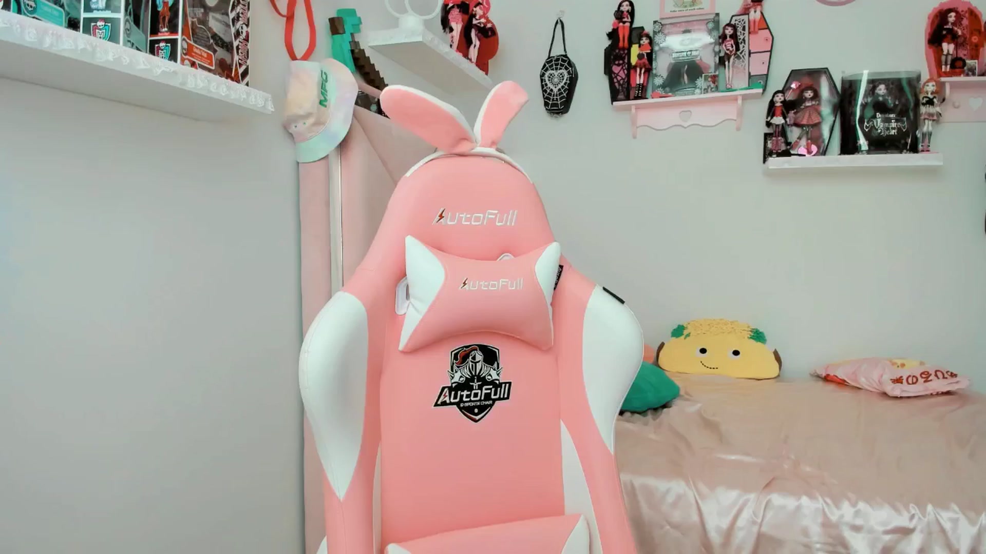 Gallery image thumbnail from Cherrycute666's myfreecams stream on, 02/01/2025, 23:44 image 4 of 20