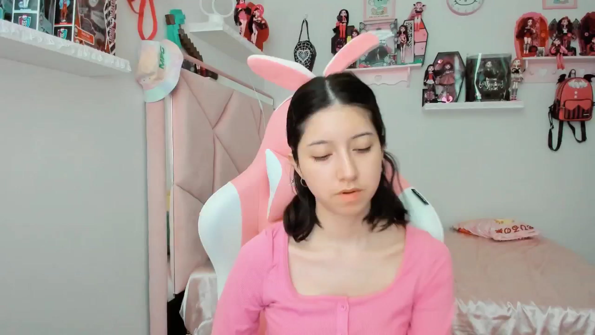 Gallery image thumbnail from Cherrycute666's myfreecams stream on, 02/01/2025, 23:44 image 18 of 20