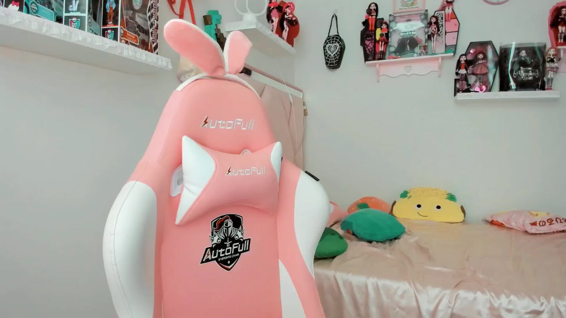 Gallery image thumbnail from Cherrycute666's myfreecams stream on, 02/01/2025, 23:44 image 10 of 20