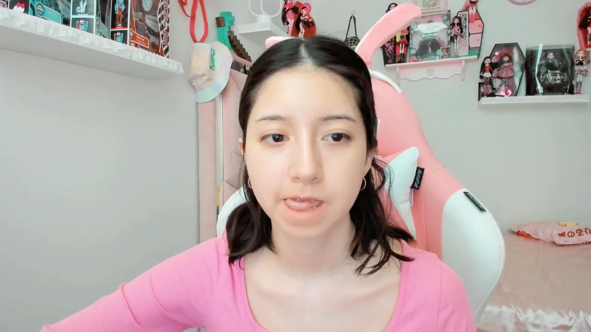 Gallery image thumbnail from Cherrycute666's myfreecams stream on, 02/01/2025, 23:44 image 17 of 20