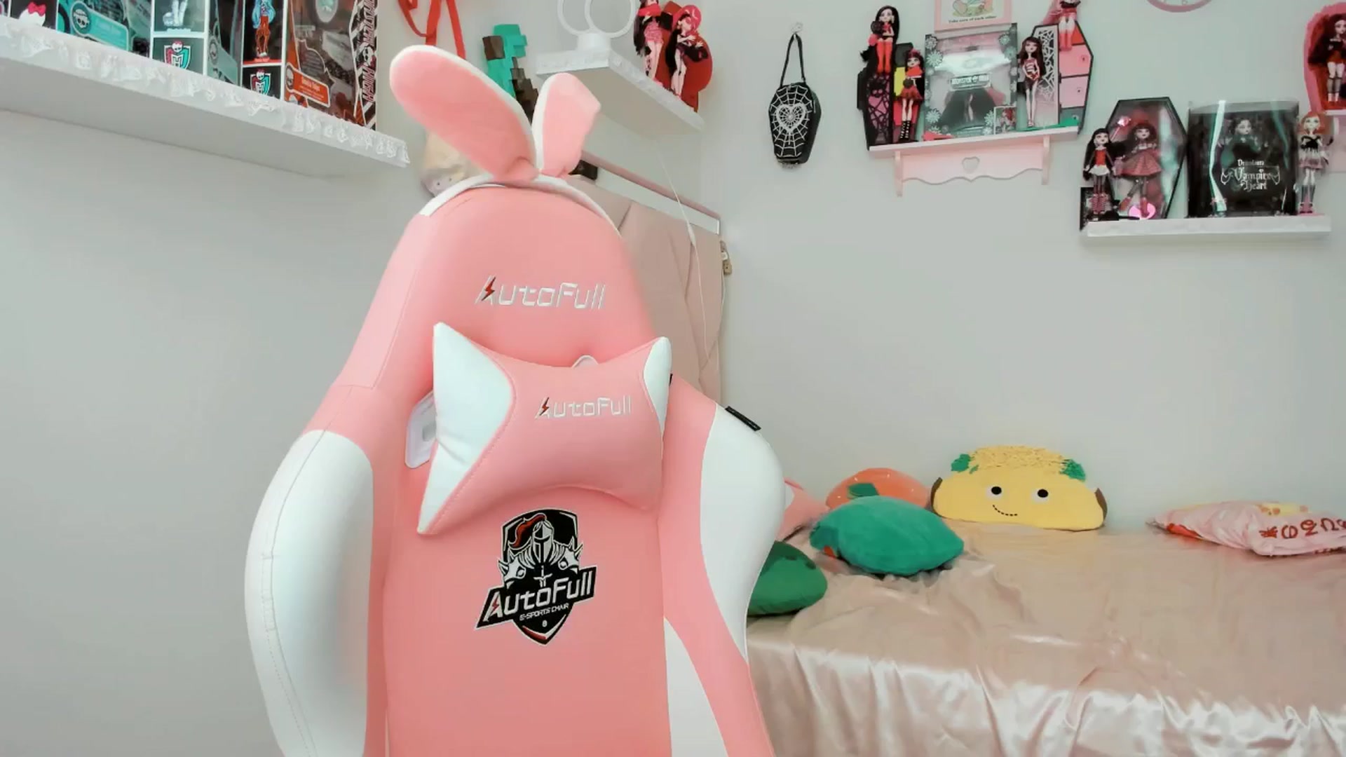 Gallery image thumbnail from Cherrycute666's myfreecams stream on, 02/01/2025, 23:44 image 11 of 20