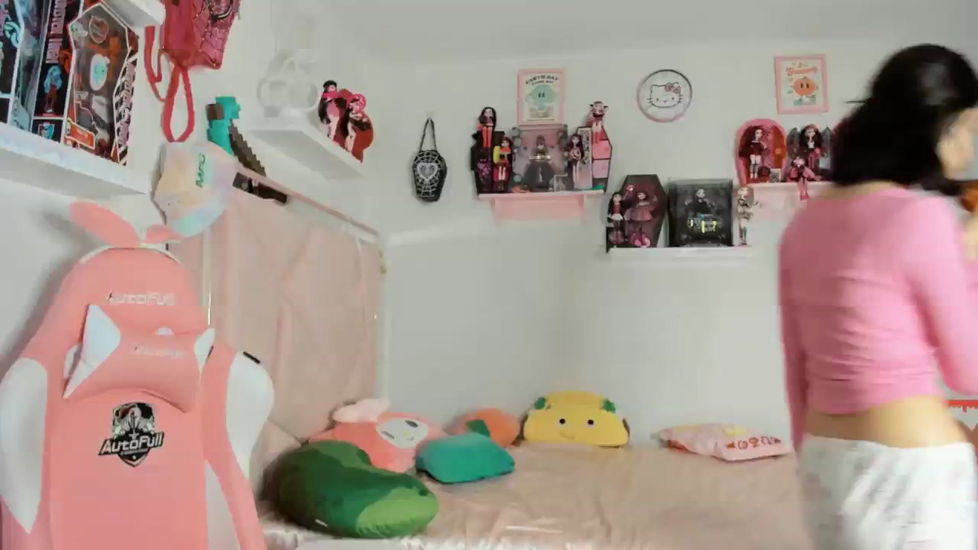 Gallery image thumbnail from Cherrycute666's myfreecams stream on, 02/02/2025, 11:43 image 14 of 20