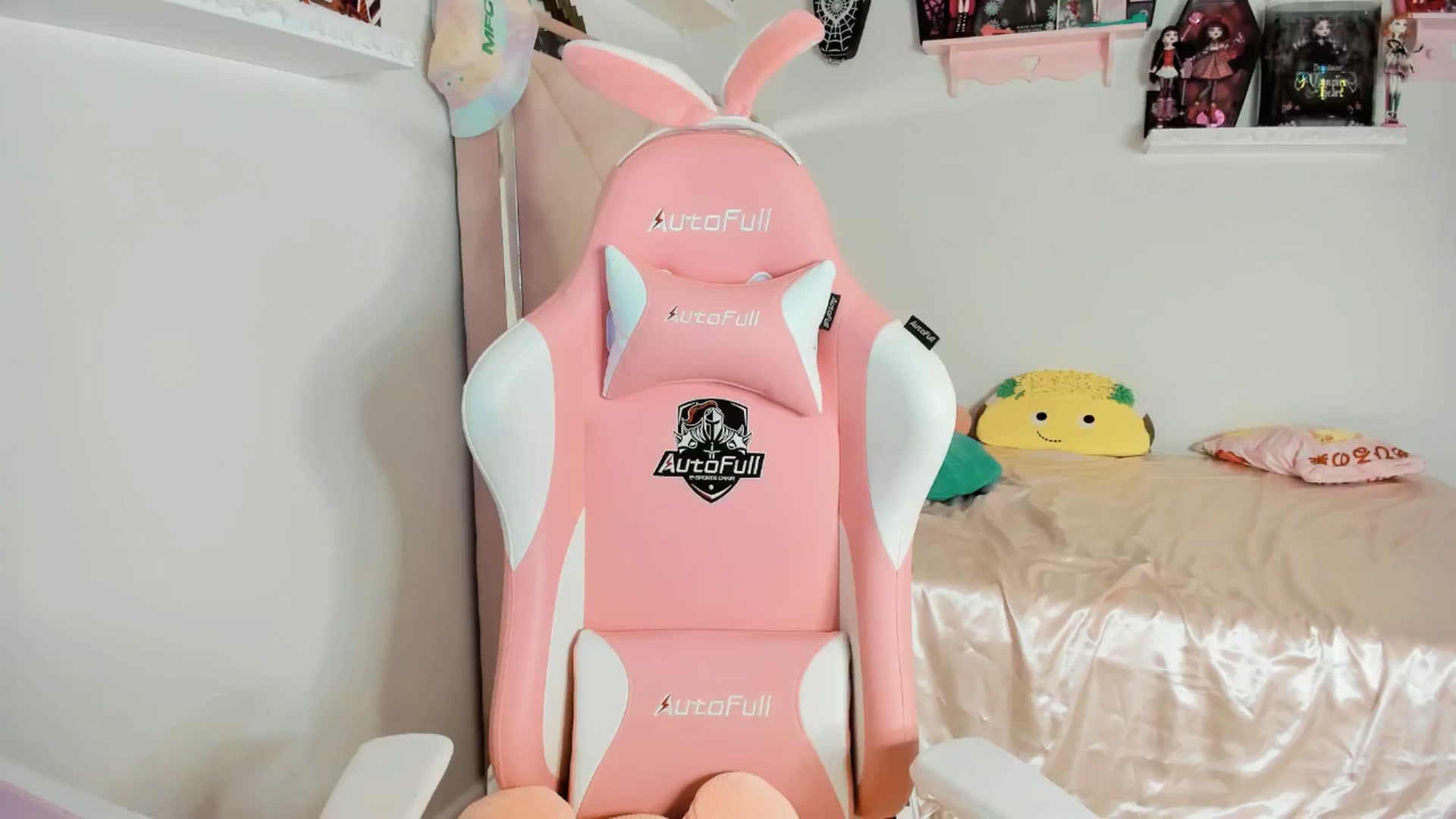 Gallery image thumbnail from Cherrycute666's myfreecams stream on, 02/02/2025, 11:43 image 12 of 20
