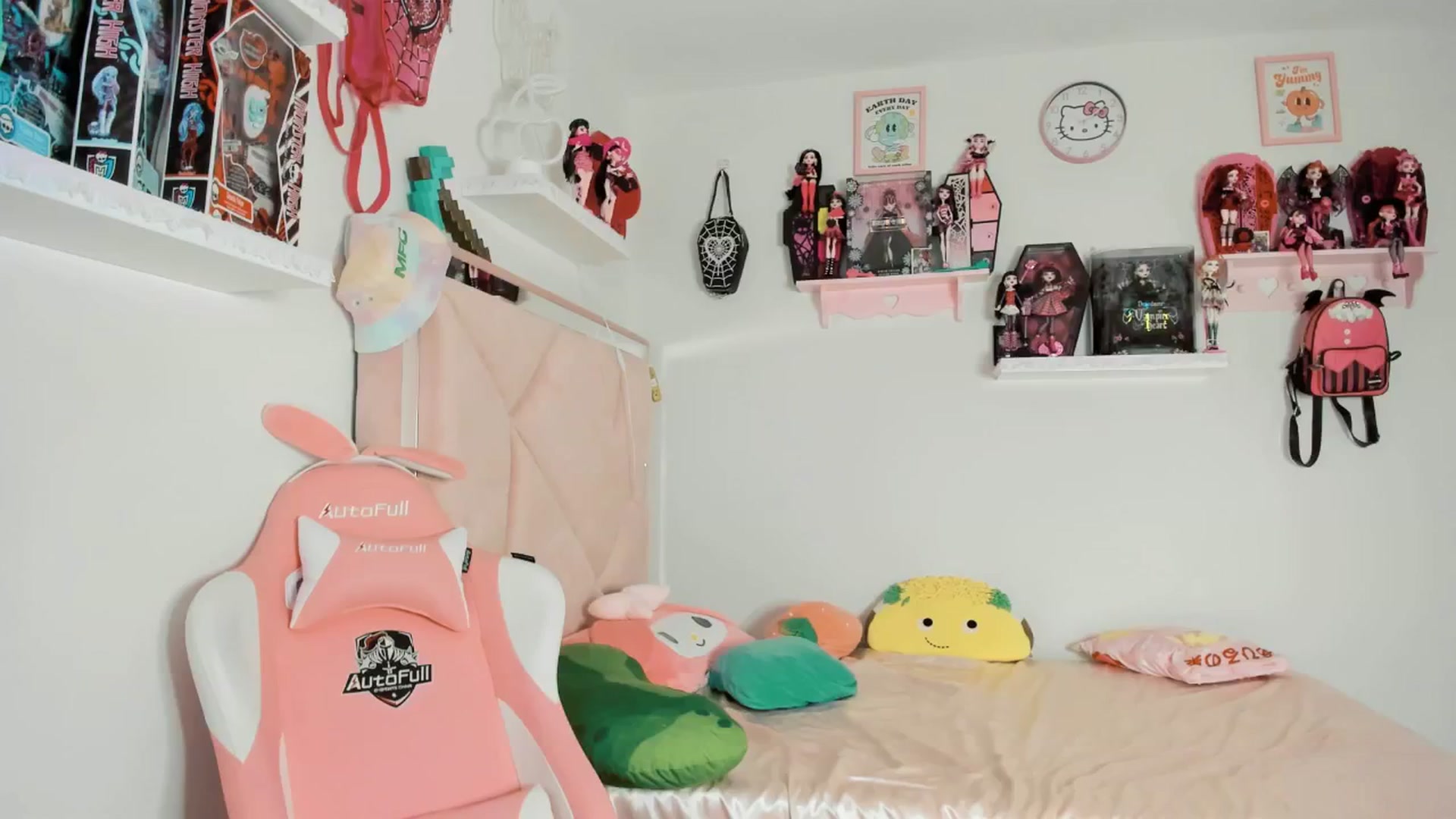 Gallery image thumbnail from Cherrycute666's myfreecams stream on, 02/02/2025, 11:43 image 20 of 20