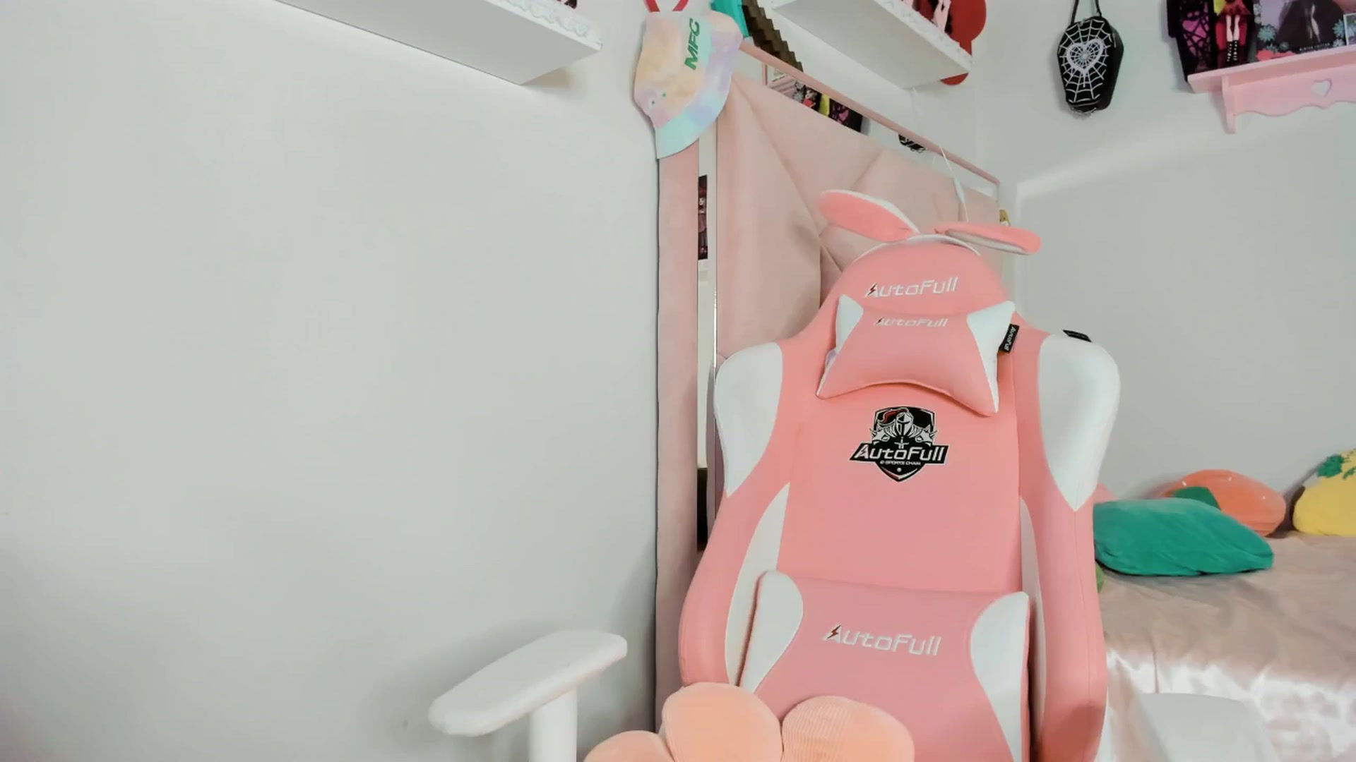 Gallery image thumbnail from Cherrycute666's myfreecams stream on, 02/02/2025, 13:34 image 17 of 20