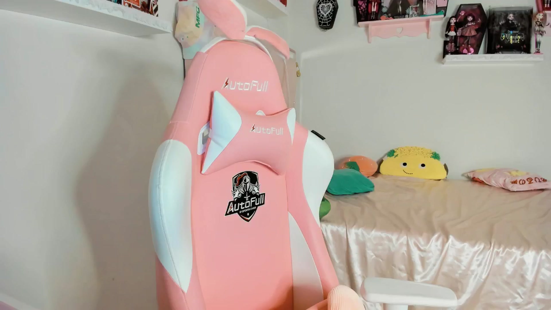 Gallery image thumbnail from Cherrycute666's myfreecams stream on, 02/02/2025, 13:34 image 6 of 20