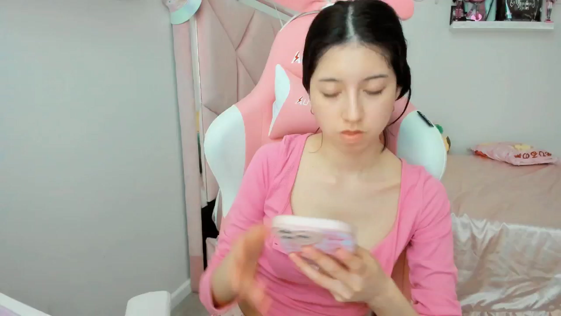 Gallery image thumbnail from Cherrycute666's myfreecams stream on, 02/02/2025, 16:51 image 6 of 20