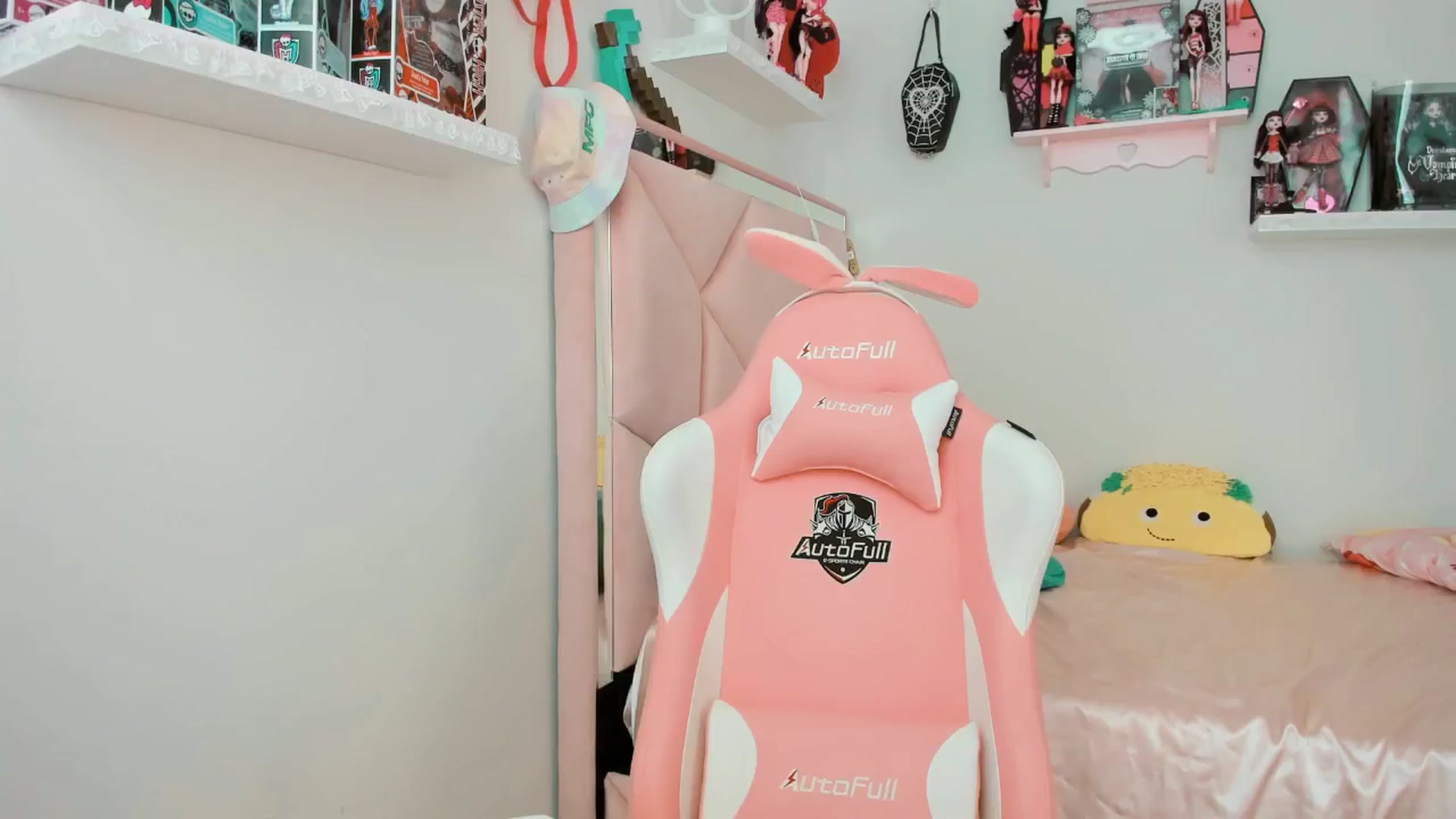 Gallery image thumbnail from Cherrycute666's myfreecams stream on, 02/02/2025, 16:51 image 13 of 20