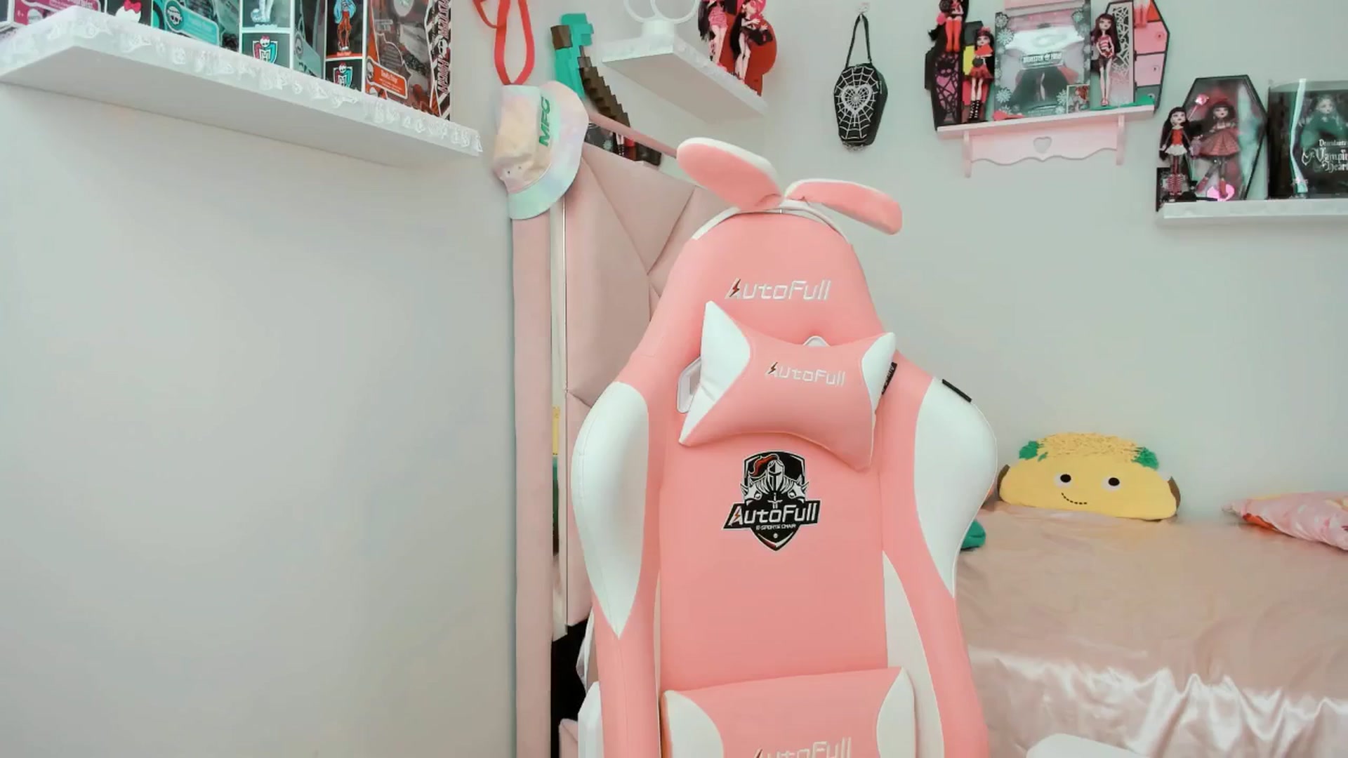 Gallery image thumbnail from Cherrycute666's myfreecams stream on, 02/02/2025, 16:51 image 15 of 20