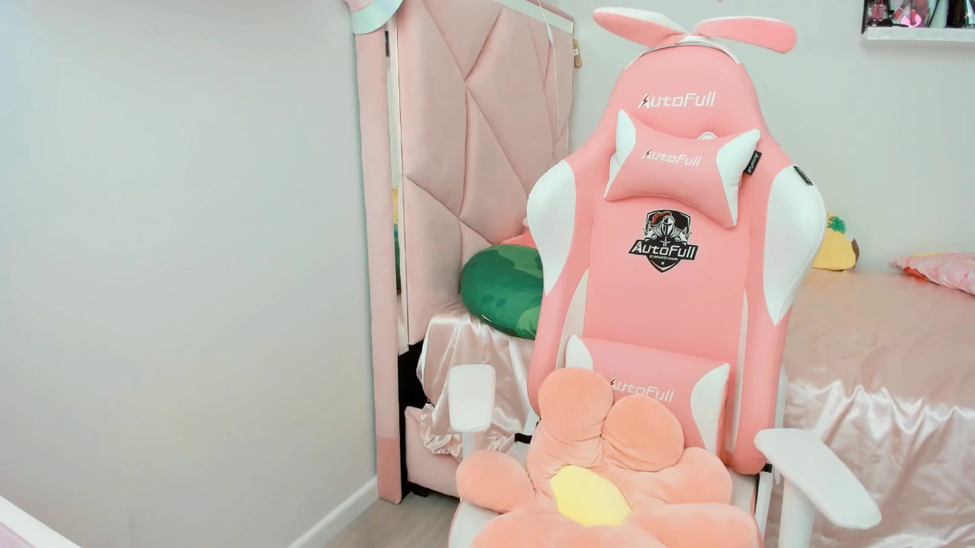 Gallery image thumbnail from Cherrycute666's myfreecams stream on, 02/02/2025, 17:32 image 13 of 20