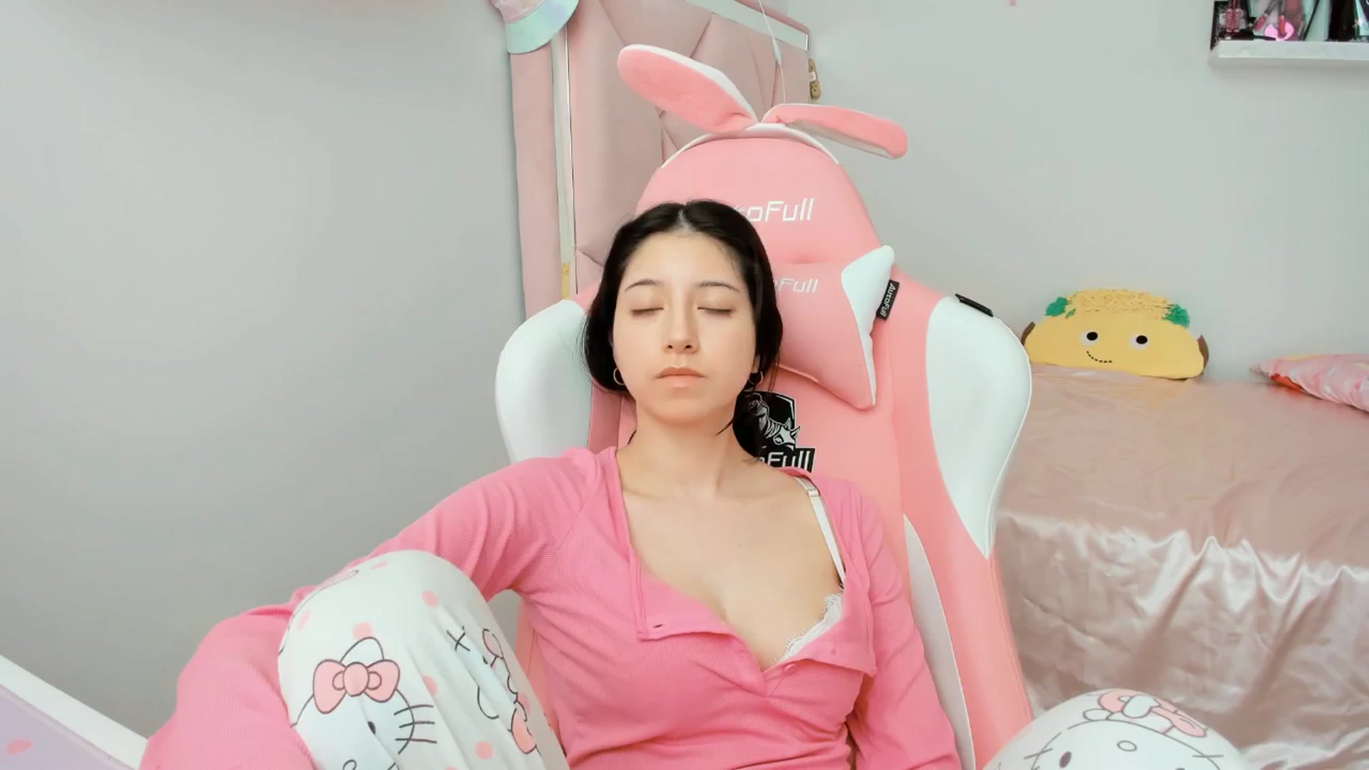 Gallery image thumbnail from Cherrycute666's myfreecams stream on, 02/02/2025, 17:32 image 1 of 20