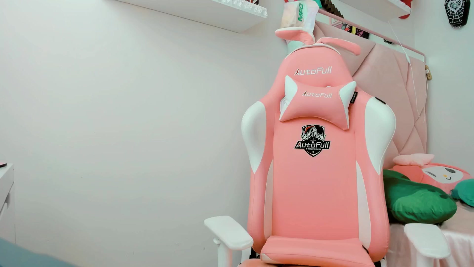 Gallery image thumbnail from Cherrycute666's myfreecams stream on, 02/02/2025, 18:04 image 15 of 20