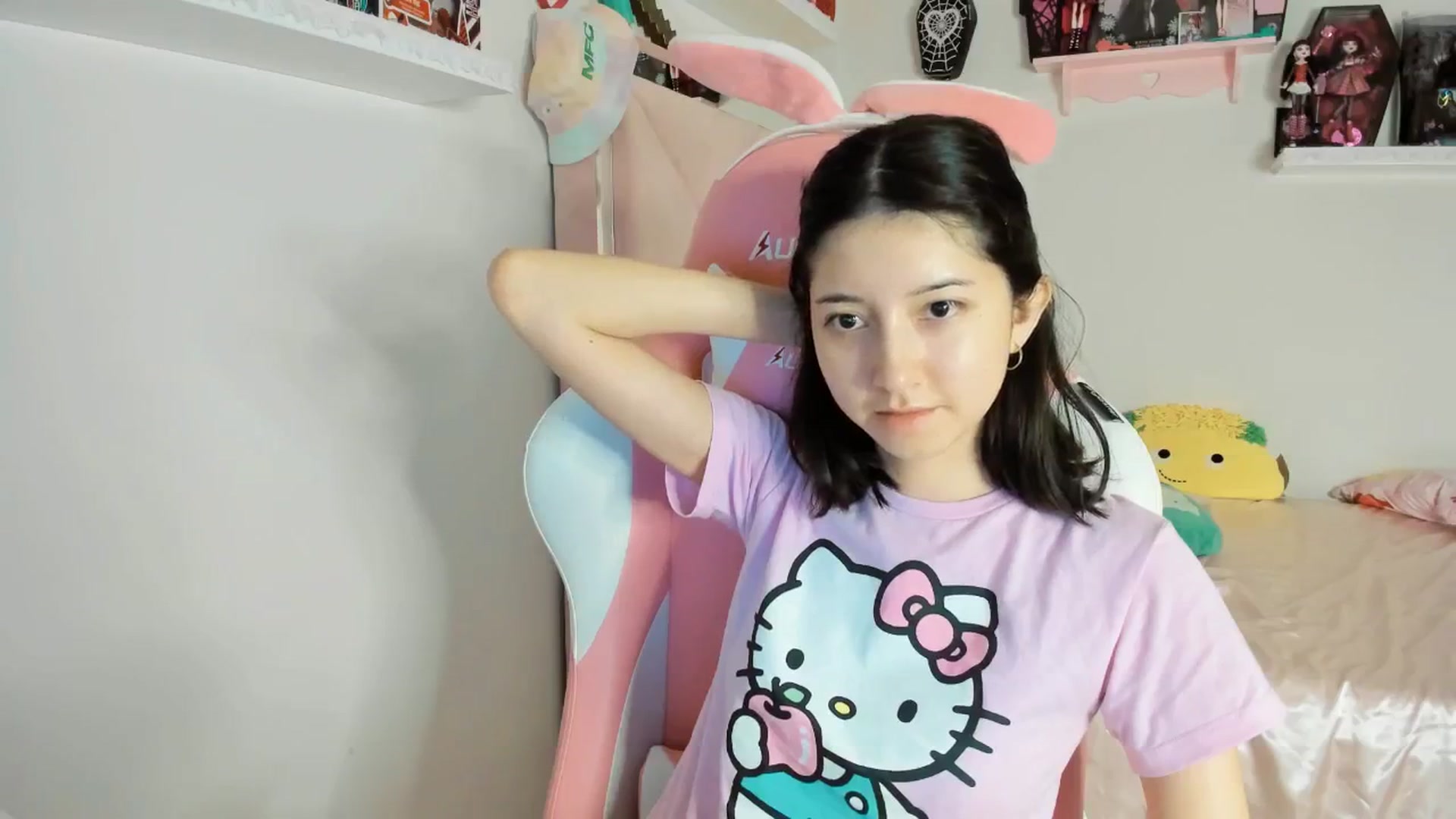 Gallery image thumbnail from Cherrycute666's myfreecams stream on, 02/03/2025, 06:11 image 6 of 20