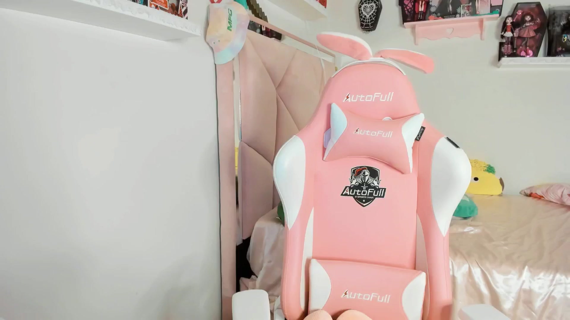 Gallery image thumbnail from Cherrycute666's myfreecams stream on, 02/03/2025, 06:11 image 10 of 20