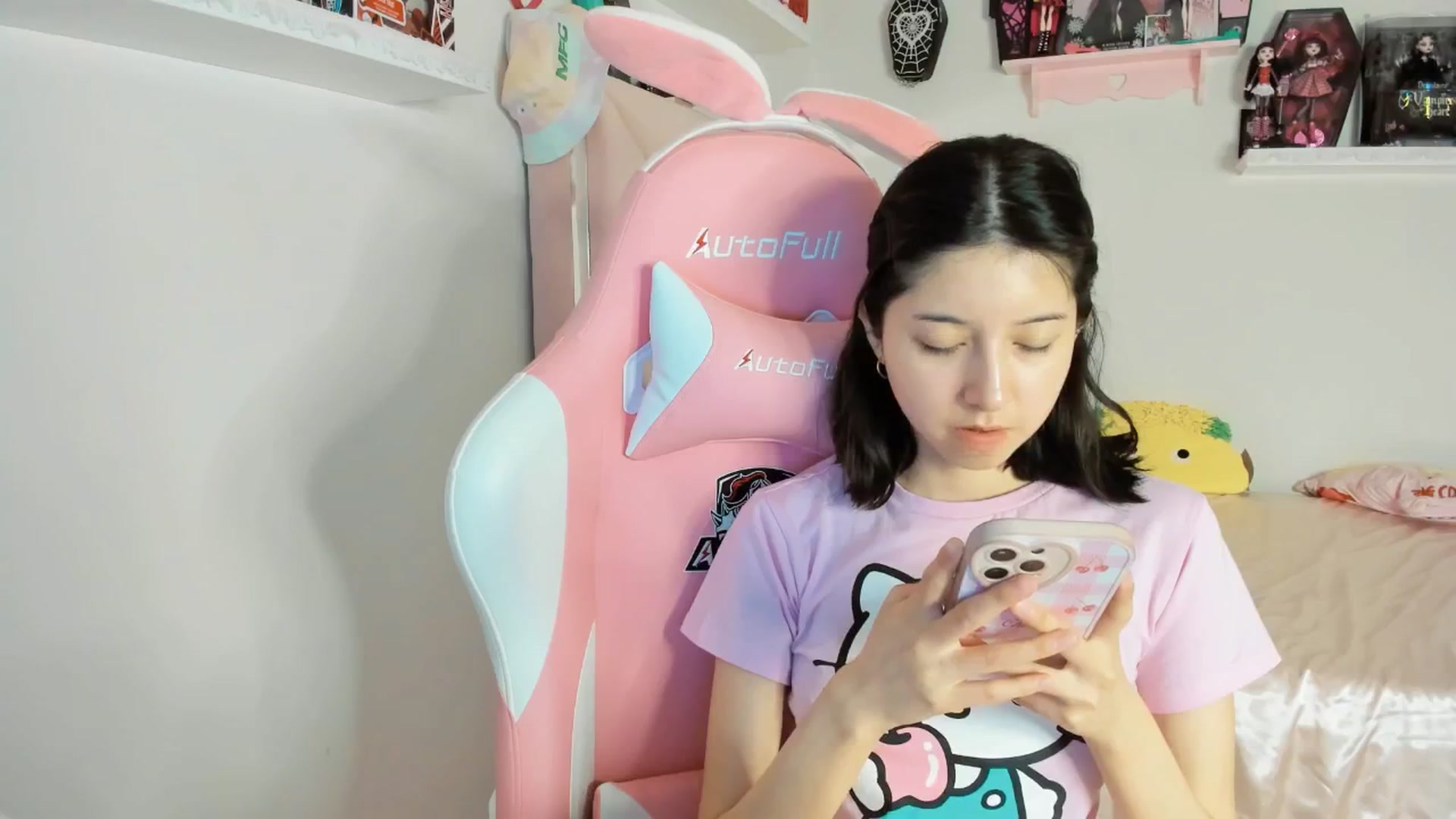 Gallery image thumbnail from Cherrycute666's myfreecams stream on, 02/03/2025, 06:11 image 19 of 20