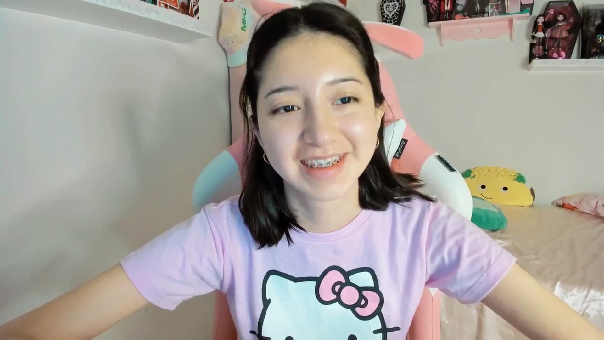 Gallery image thumbnail from Cherrycute666's myfreecams stream on, 02/03/2025, 06:11 image 3 of 20