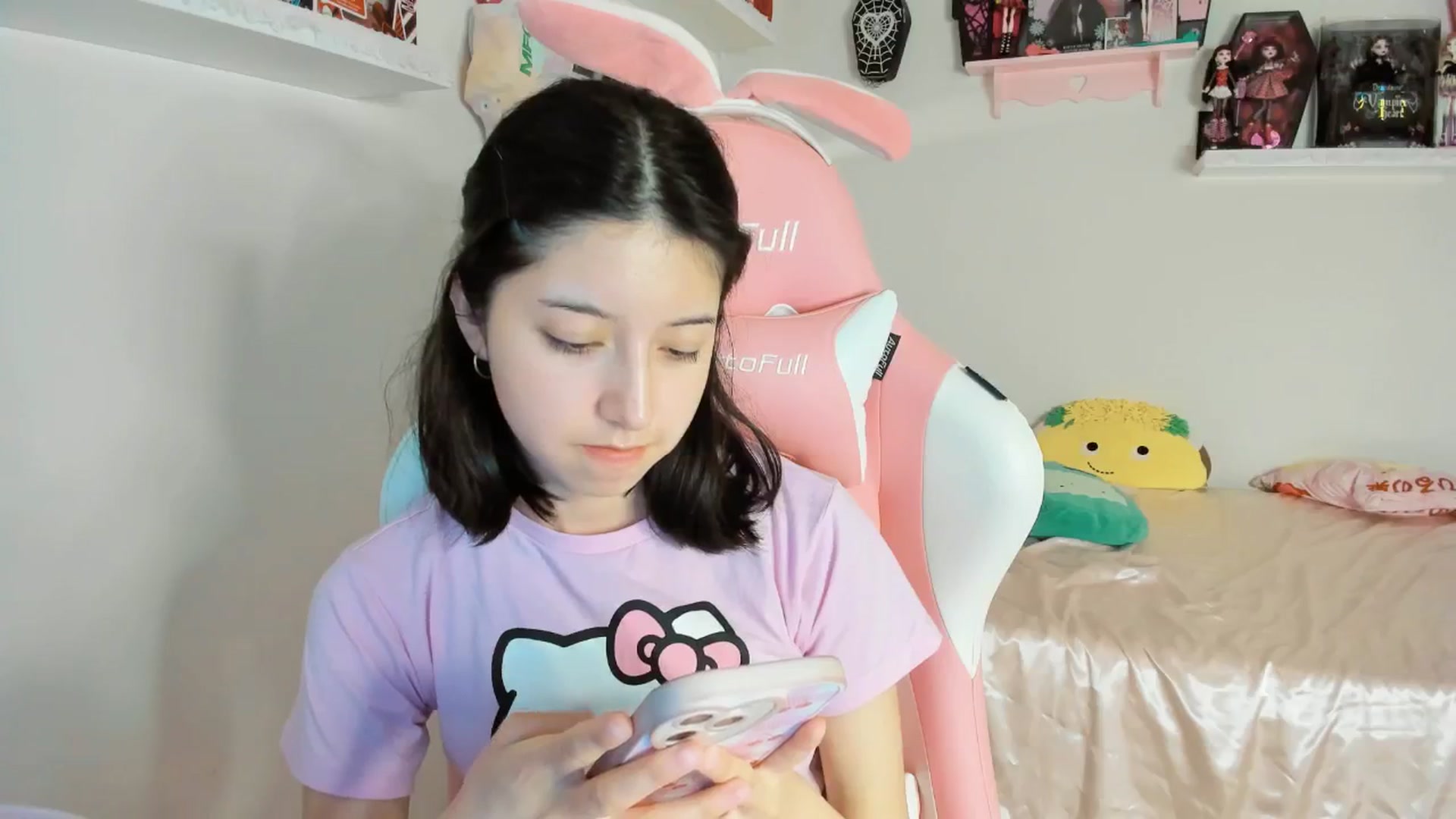 Gallery image thumbnail from Cherrycute666's myfreecams stream on, 02/03/2025, 06:11 image 12 of 20