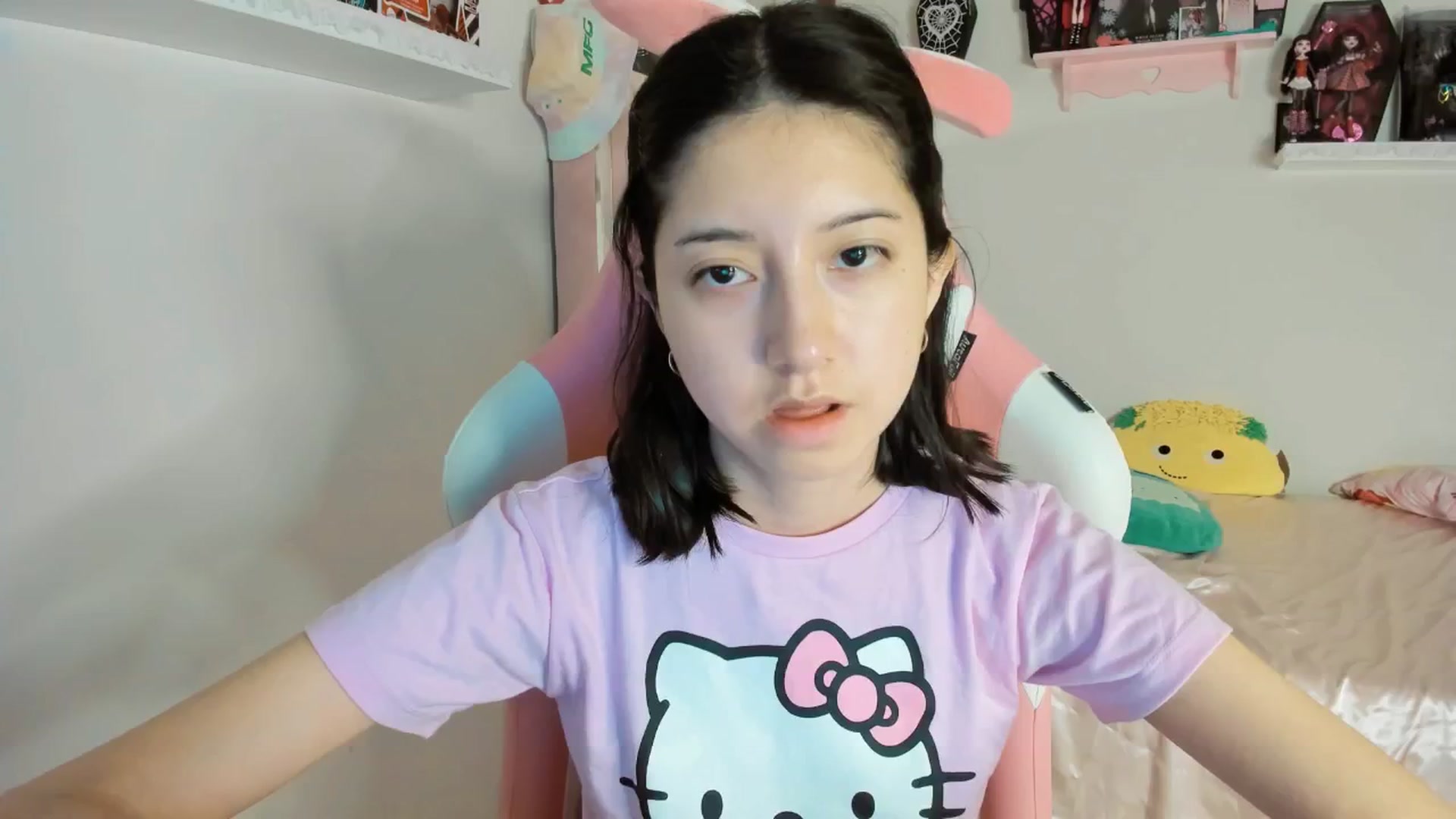 Gallery image thumbnail from Cherrycute666's myfreecams stream on, 02/03/2025, 06:11 image 1 of 20