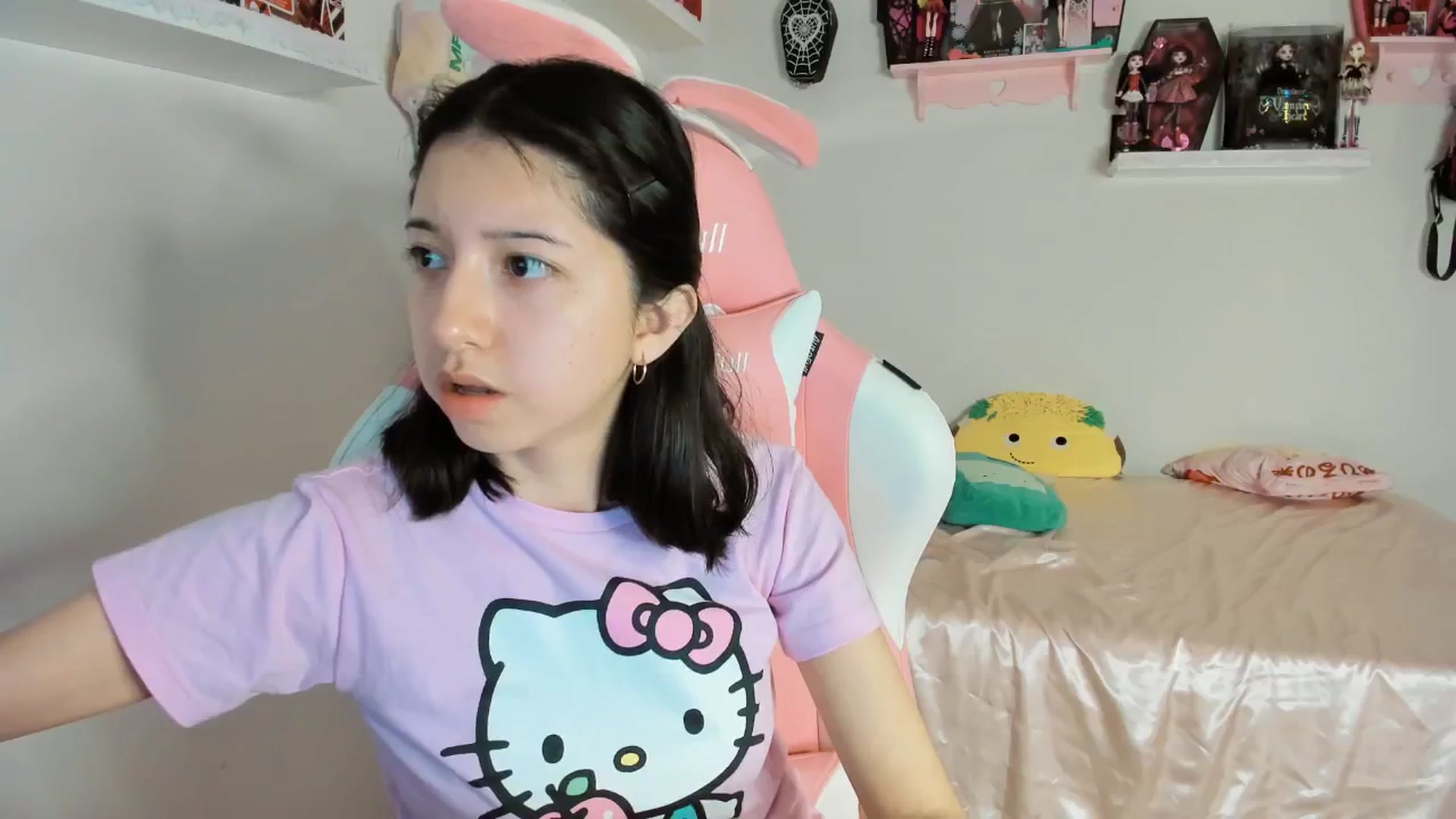Gallery image thumbnail from Cherrycute666's myfreecams stream on, 02/03/2025, 06:11 image 16 of 20