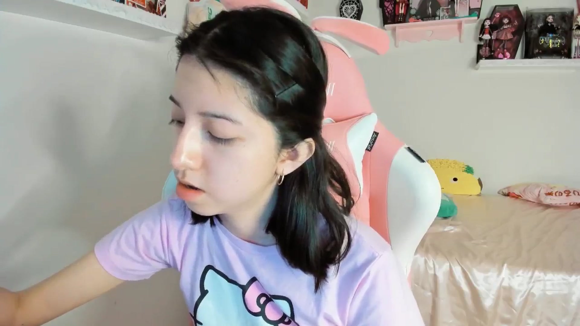Gallery image thumbnail from Cherrycute666's myfreecams stream on, 02/03/2025, 06:11 image 13 of 20