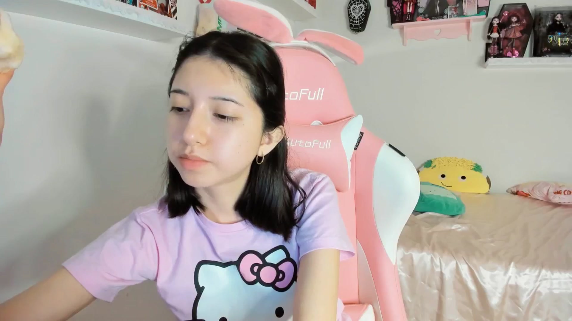 Gallery image thumbnail from Cherrycute666's myfreecams stream on, 02/03/2025, 06:11 image 17 of 20