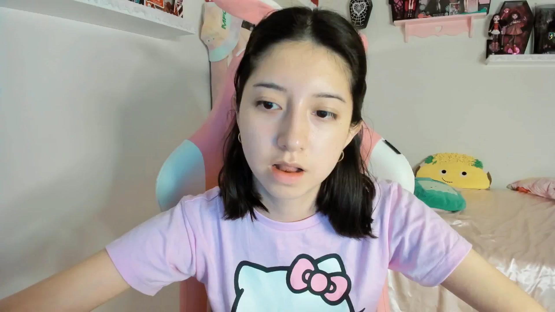 Gallery image thumbnail from Cherrycute666's myfreecams stream on, 02/03/2025, 06:11 image 4 of 20
