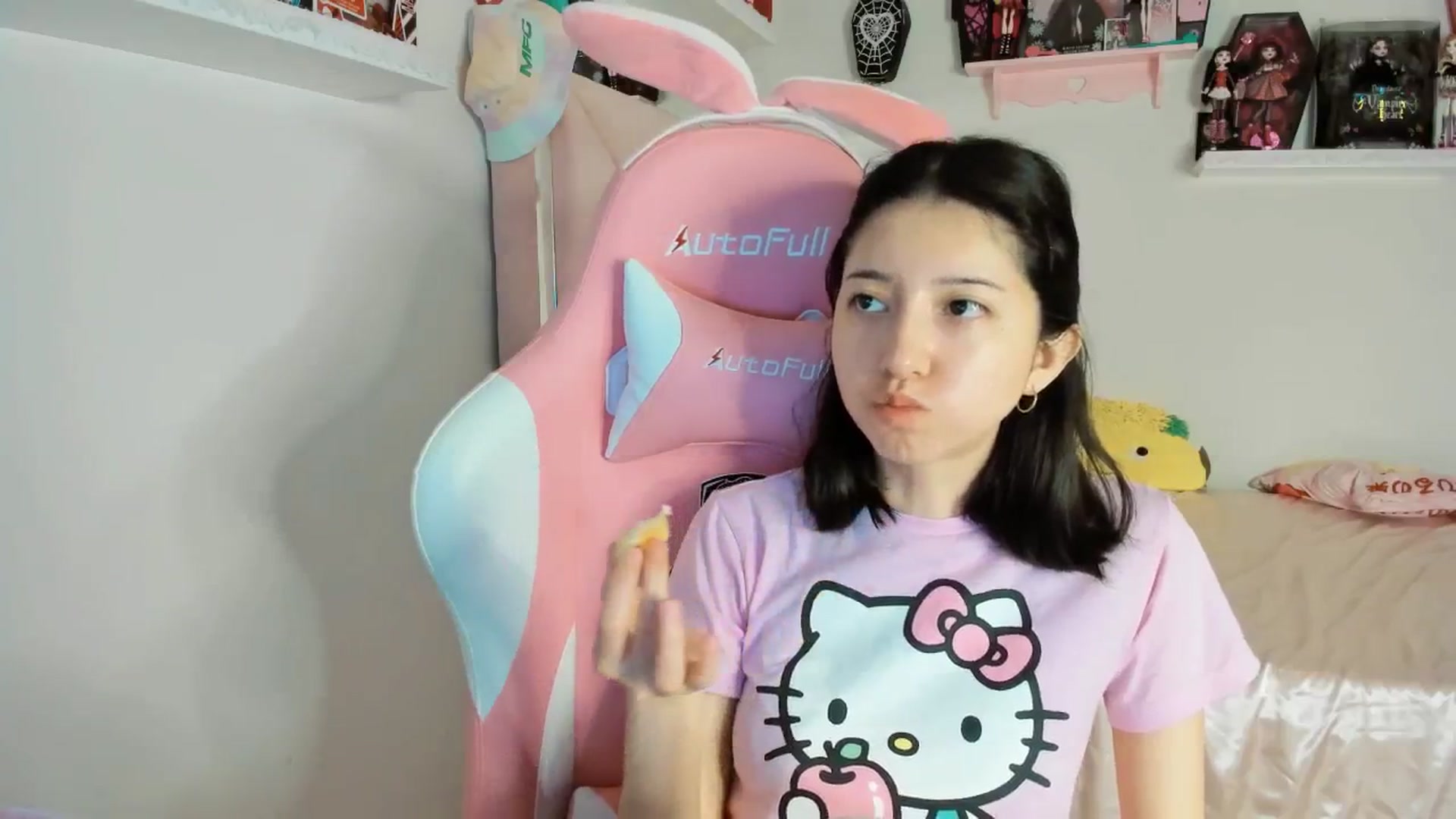 Gallery image thumbnail from Cherrycute666's myfreecams stream on, 02/03/2025, 06:11 image 11 of 20