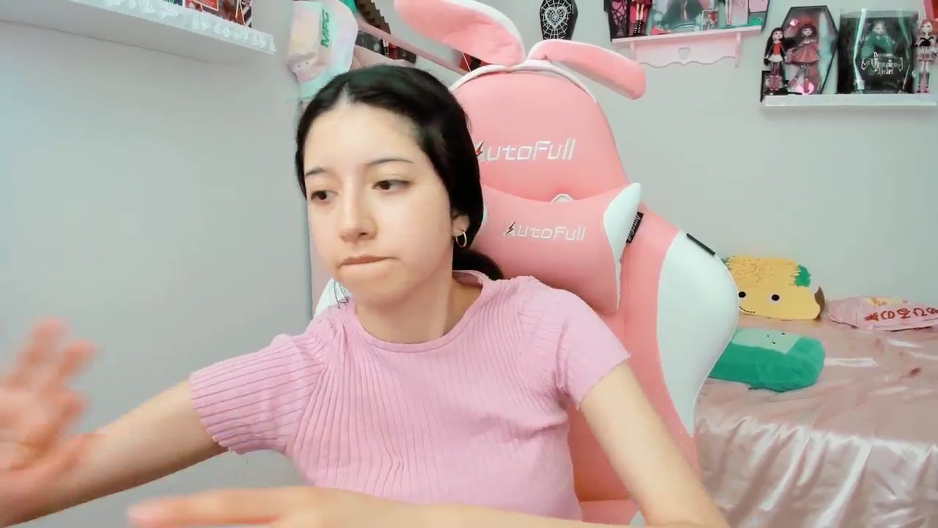 Gallery image thumbnail from Cherrycute666's myfreecams stream on, 02/03/2025, 18:05 image 17 of 20