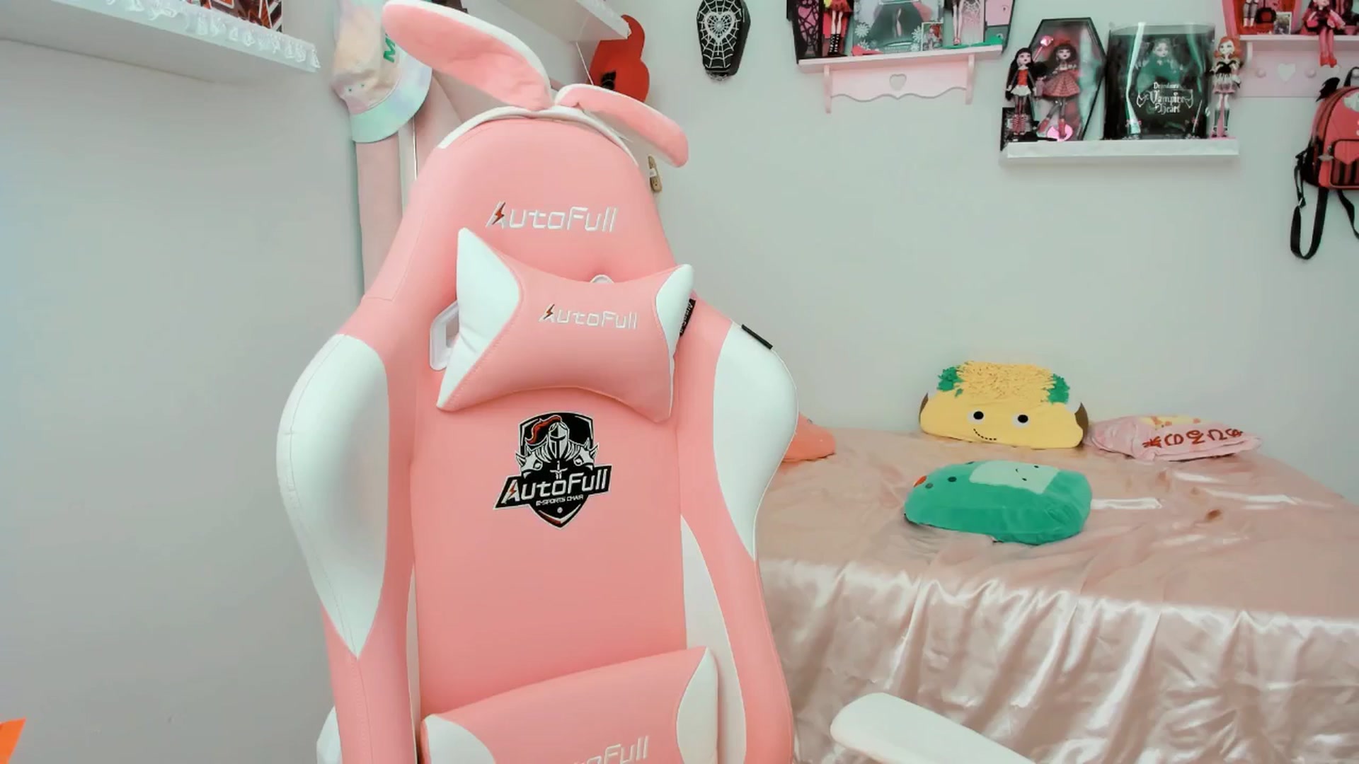 Gallery image thumbnail from Cherrycute666's myfreecams stream on, 02/03/2025, 18:05 image 11 of 20