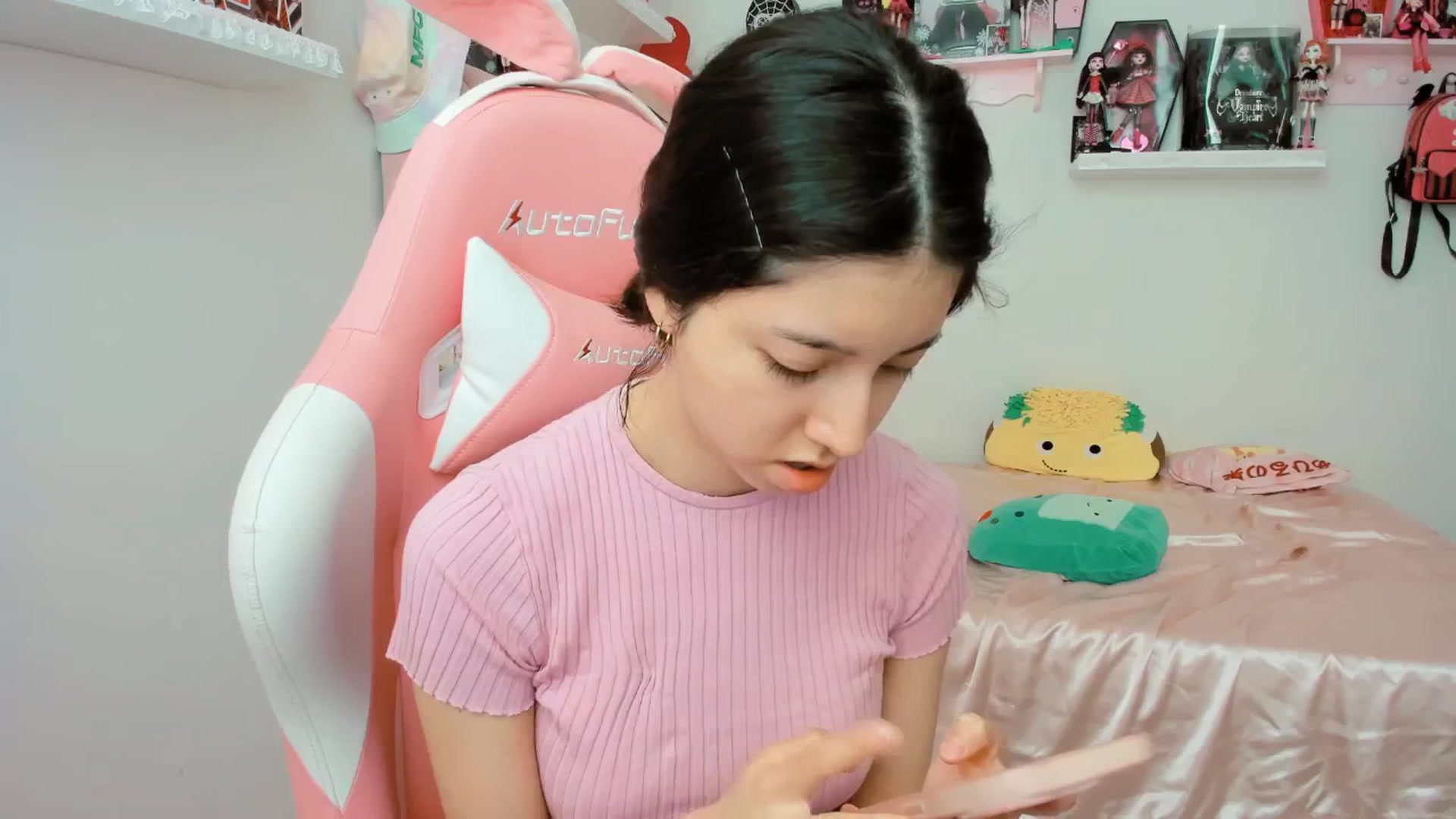 Gallery image thumbnail from Cherrycute666's myfreecams stream on, 02/03/2025, 18:05 image 3 of 20