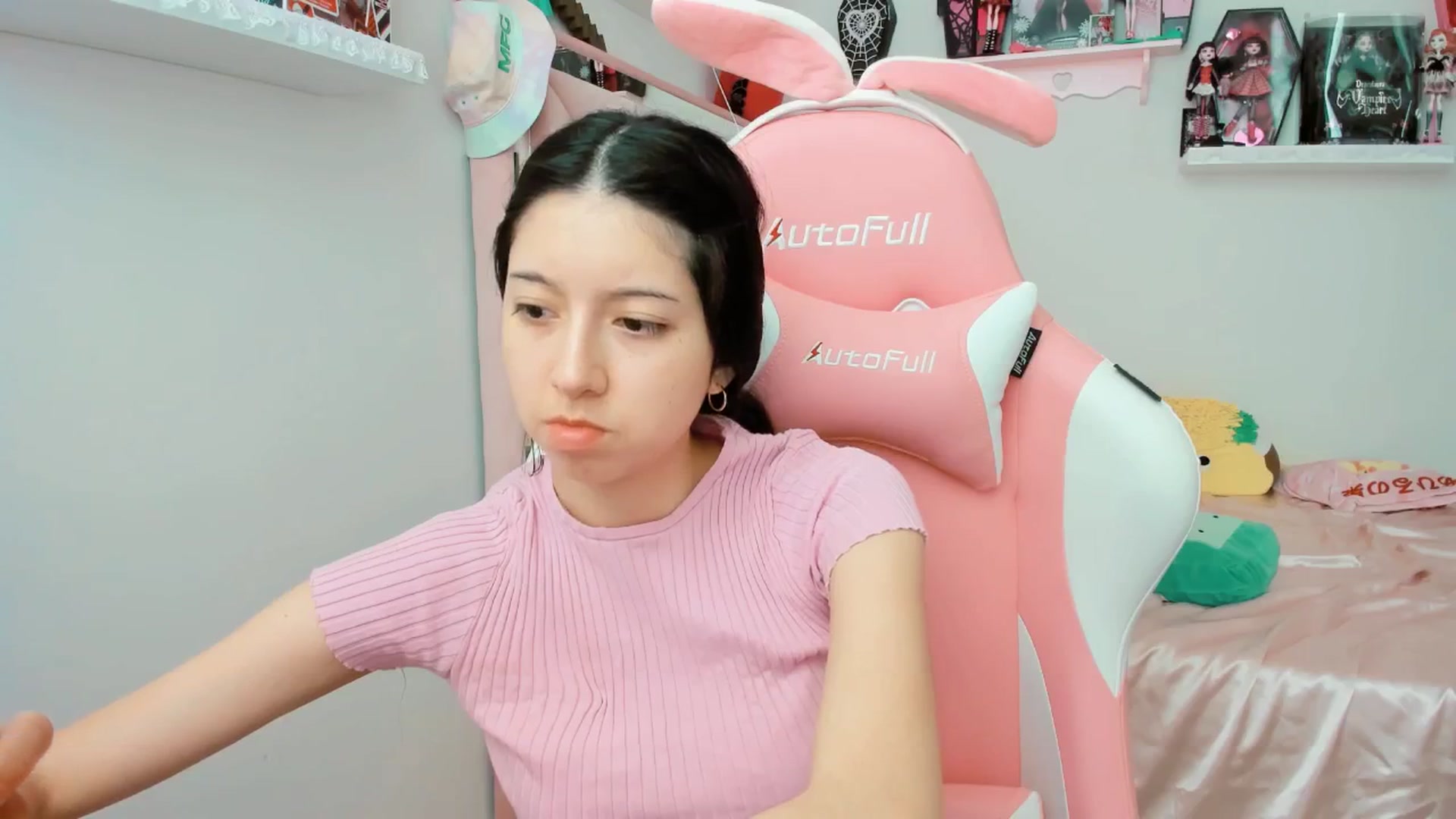 Gallery image thumbnail from Cherrycute666's myfreecams stream on, 02/03/2025, 18:05 image 16 of 20